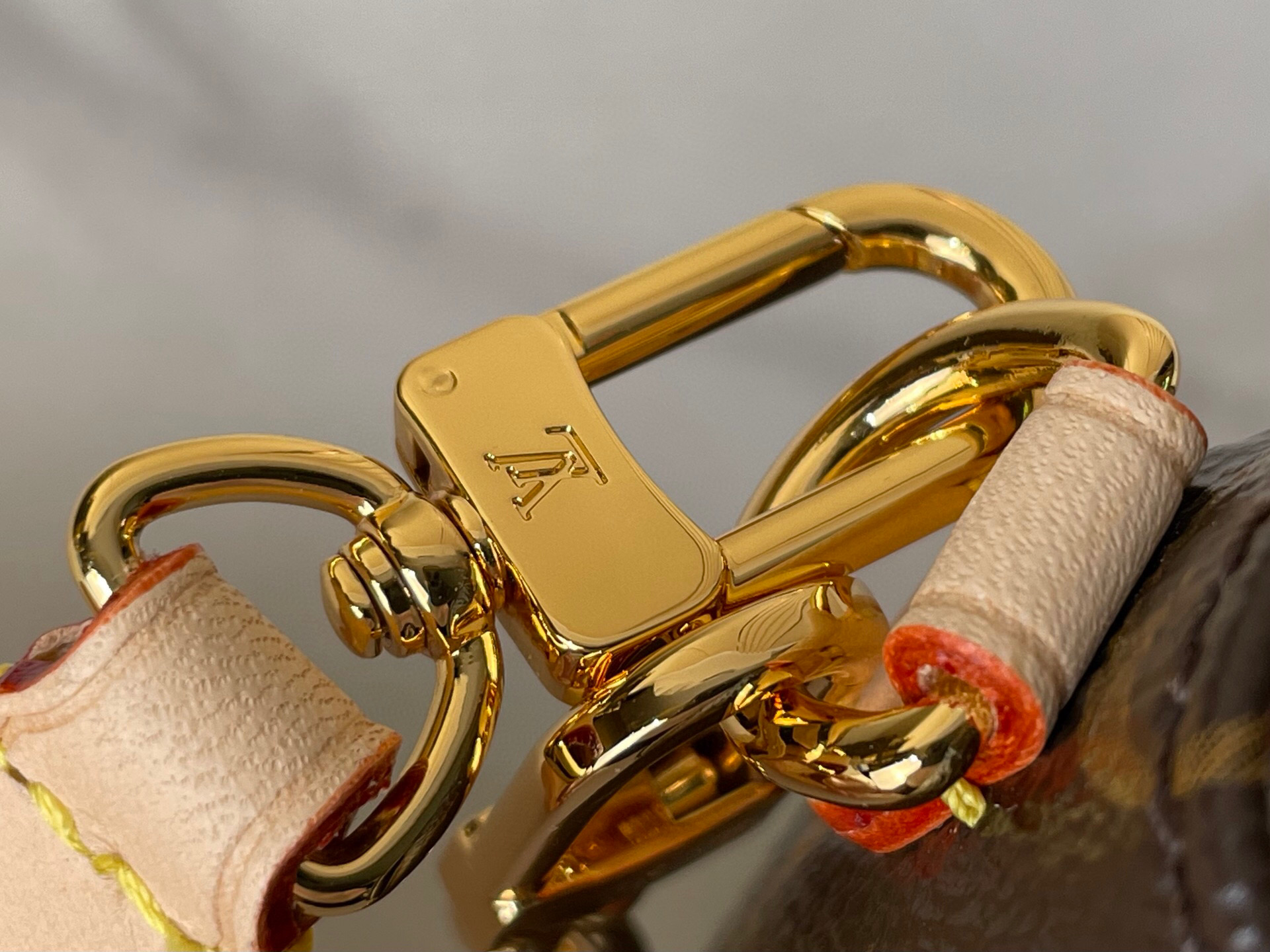 LV Style Beige Top Handle Bag style reference detail image 5 from source 738345