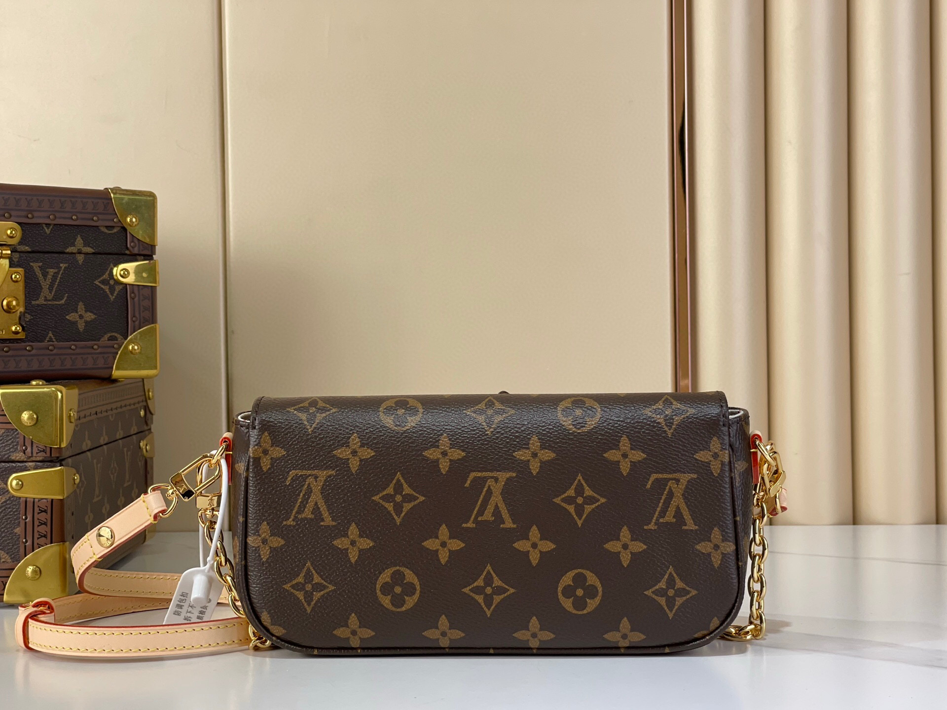 LV Style Beige Top Handle Bag style reference detail image 3 from source 738345