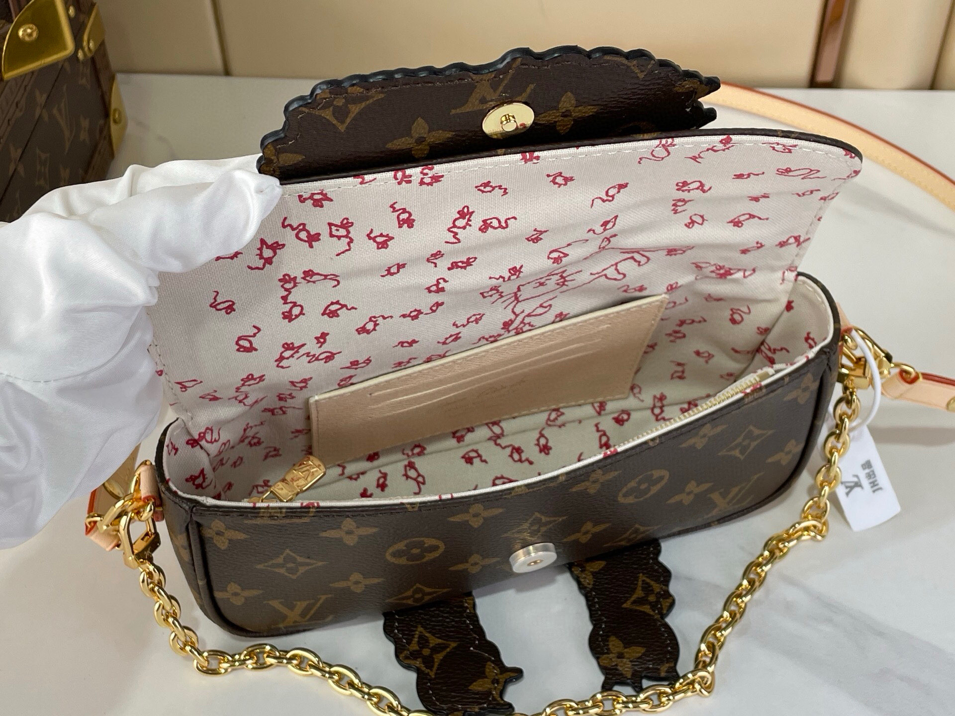 LV Style Beige Top Handle Bag style reference detail image 9 from source 738345