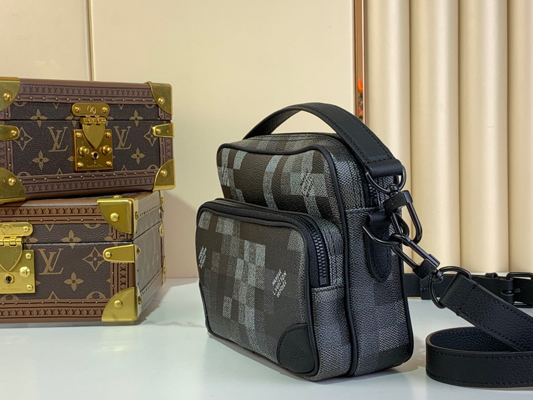 LV Style Black Canvas Messenger Bag Lookbook Reference image 2
