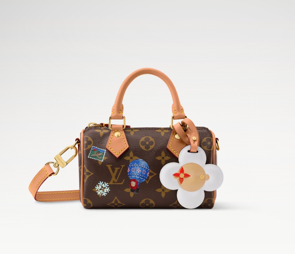 NO:575154,The top original order [Nano Speedy Handbag] M15330 Presbyopia (Christmas Series) invites the brand mascot Vivienne Ls to appear in fun illustrations and hanging ornaments. It uses the iconic Monogram canvas body with leather trim and metal parts to show off its smart style. Size 10 x 7.5 x 16 cm. 4615065,19860909顶级原单【 Nano Speedy 手袋】M15330 老花（ 圣诞系列） 邀请品牌吉祥物 Vivienne Ls 现身妙趣插画和挂饰,以标志性 Monogram 帆布包身搭配皮革饰边和金属件,尽情挥洒灵动风姿. 尺寸 10 x 7.5 x 16厘米.4615065,,Bag