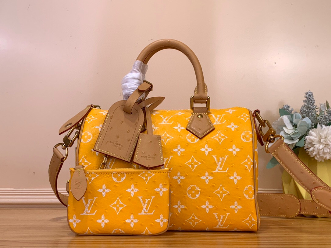 NO:585942,Top original order [SEEDY 9 BANDOULIRE25 Handbag] N88226 N88227 Yellow/Cow Leather Pressed Ostrich Pattern This Seedy 9 Bandoulière25 Monogram leather handbag uses soft cow leather to convey a luxurious texture. The Monogram print imitates the Monogram elements on the canvas. The polished metal parts, sheepskin lining and built-in label highlight Creative Director Harrell Williams' focus on exquisite details.  Dimensions: 25 x 15 x 15 cm (length x height x width), cowhide, sheepskin19860909顶级原单【SEEDY 9 BANDOULIRE25 手袋】N88226 N88227 黄色/ 牛皮压鸵鸟纹 本款 Seedy 9 Bandoulière25Monogram 皮革手袋以柔软牛皮革传递华贵质感.Monogram 印花临摹帆布上的Monogram 元素.抛光金属件、羊皮革内衬与内置标牌彰显创意总监harrell Williams 对考究细节的专注. 尺寸25 x 15 x15厘米(长度x高x宽),,cowhide,sheepskin,Bag