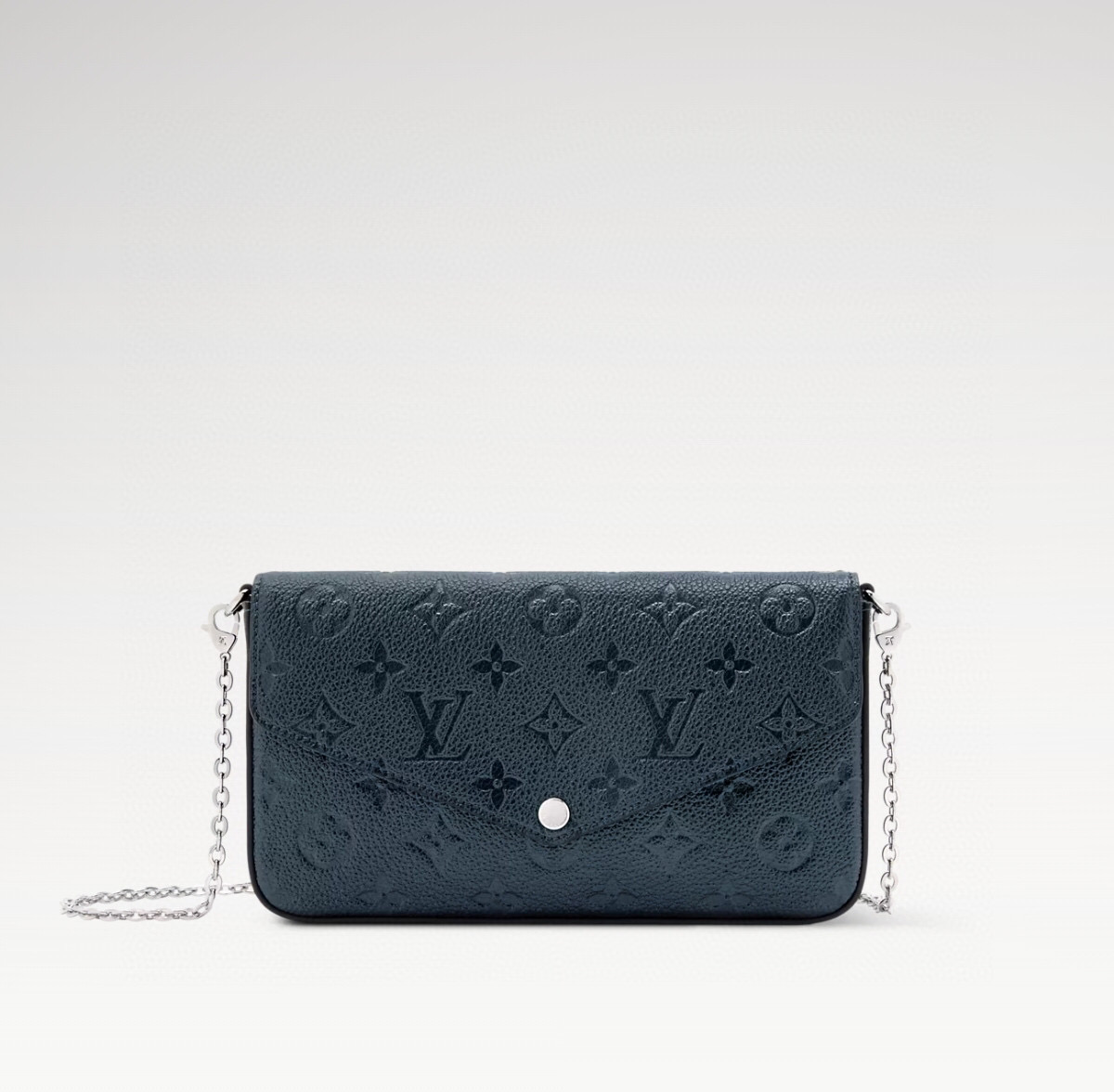 NO:602874,Top original order [Félicie ochette three-piece handbag] M61276 27048 pearlescent blue (embossed)  This elegant version of the Félicie Pochet bag features the brand's signature 'Signet' ys leather in the seasonal 'Shining Ink' hue. Small and functional, the bag is designed with two removable pockets, one with a zipper and the other with eight card slots. The silver chain offers multiple ways of carrying it and can be removed if required. Dimensions 21 x 12 x 3 cm 4815055,19860909顶级原单【Félicie ochette三件套手袋】M61276 27048 珠光蓝色 (压花) 这款优雅版的费利西·波奇特手袋以该品牌标志性的“印记”ys皮革为特色,采用了季节性的“闪耀墨水”色调.这款手袋小巧实用,设计有两个可拆卸的口袋,一个配有拉链,另一个则设有八个卡槽.银色的链条提供了多种携带方式,如果需要的话,也可以将其取下. 尺寸21 x 12 x 3厘米 4815055,,Bag