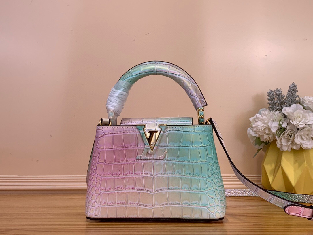 NO:602766,Top original order [Caucines mini handbag] M94227 48865 color block gradient / cowhide embossed crocodile pattern, noble crocodile skin pattern, luxurious goatskin lining, shiny metal accessories, unique Caucines hl flap that can be stored in the bag to display the letter logo, or can be turned out to display the Monogram Flower pattern. Size 21* 14* 8  cm.98121050,,cowhide,sheepskin,crocodile skin19860909顶级原单【Caucines mini手袋】M94227 48865 拼色渐变/ 牛皮压鳄鱼纹 高贵的鳄鱼皮纹,奢华的山羊皮衬里,闪亮的金属饰件,特有的Caucines hl搭盖既可收入包内展示字母标识,又可外翻 呈现Monogram Flower图案 . 尺寸21* 14* 8 cm.98121050,,cowhide,sheepskin,crocodile skin,Bag