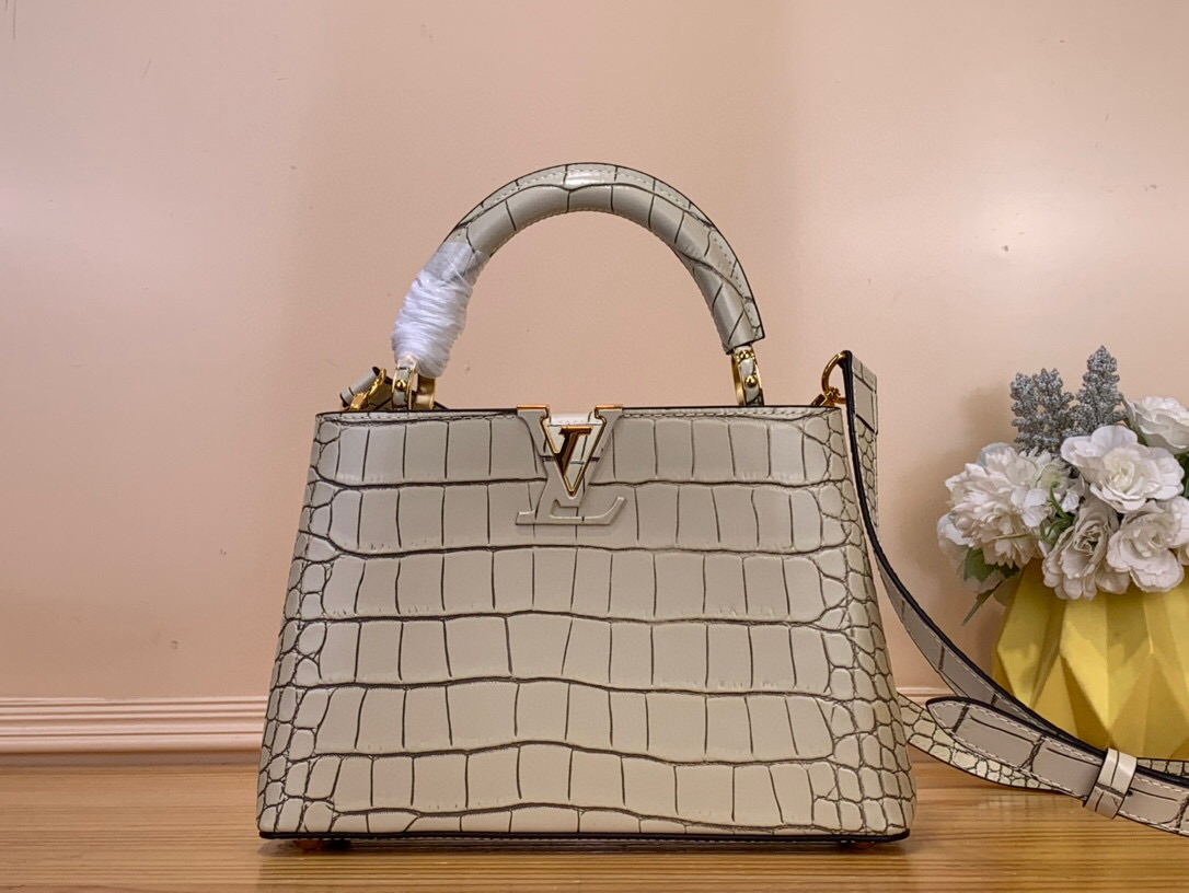 NO:602820,Top original order N93163 Milky white stone crocodile pattern small size. This precious Caucines hl handbag is made of crocodile leather pattern and is treated with high gloss. It is sparkling and charming. It has luxurious goatskin lining and sparkling metal accessories. The unique Caucines cover can be stored in the bag to display the letter logo and can be turned out to show the Monogram Flower pattern. Ideal accessory for travel Size: 27 * 18 * 9  CM.108121150,,sheepskin,crocodile skin19860909顶级原单N93163 奶白石纹鳄鱼纹小号 此款珍贵的Caucines hl手袋由鳄鱼皮纹 经上高光处理 闪耀迷人 奢华的山羊皮衬里与闪闪发光的金属饰件 特有的Caucines搭盖既可收入包内 展示字母标识 又可外翻 呈现Monogram Flower图案 出行的理想配饰 Size: 27 * 18 * 9 CM.108121150,,sheepskin,crocodile skin,Bag