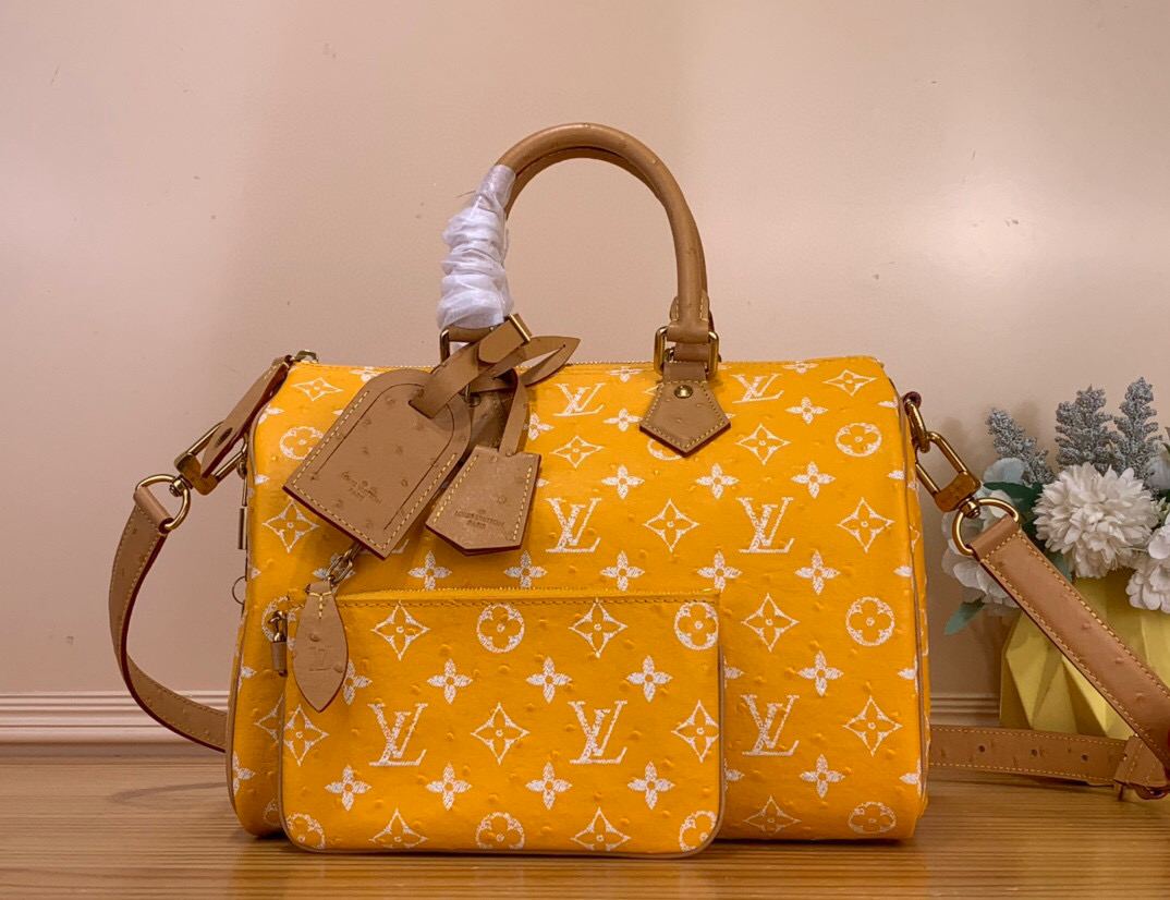 NO:602802,[SEEDY 9 BANDOULIRE30 Handbag] M14064 yellow (ostrich pattern) This Seedy 9 Bandoulière 30 Monogram leather handbag uses soft cow leather to convey a luxurious texture. The Monogram print imitates the Monogram elements on the canvas. Polished metal parts, sheepskin lining and built-in logo highlight creative director harrell Williams' focus on exquisite details. Size 30 x  17x21 cm (length x height x width),,cowhide,sheepskin19860909【SEEDY 9 BANDOULIRE30 手袋】M14064黄色（鸵鸟纹） 本款 Seedy 9 Bandoulière 30 Monogram 皮革手袋以柔软牛皮革传递华贵质感.Monogram 印花临摹帆布上的Monogram 元素.抛光金属件、羊皮革内衬与内置标牌彰显创意总监harrell Williams 对考究细节的专注. 尺寸30 x 17x21厘米(长度x高x宽),,cowhide,sheepskin,Bag