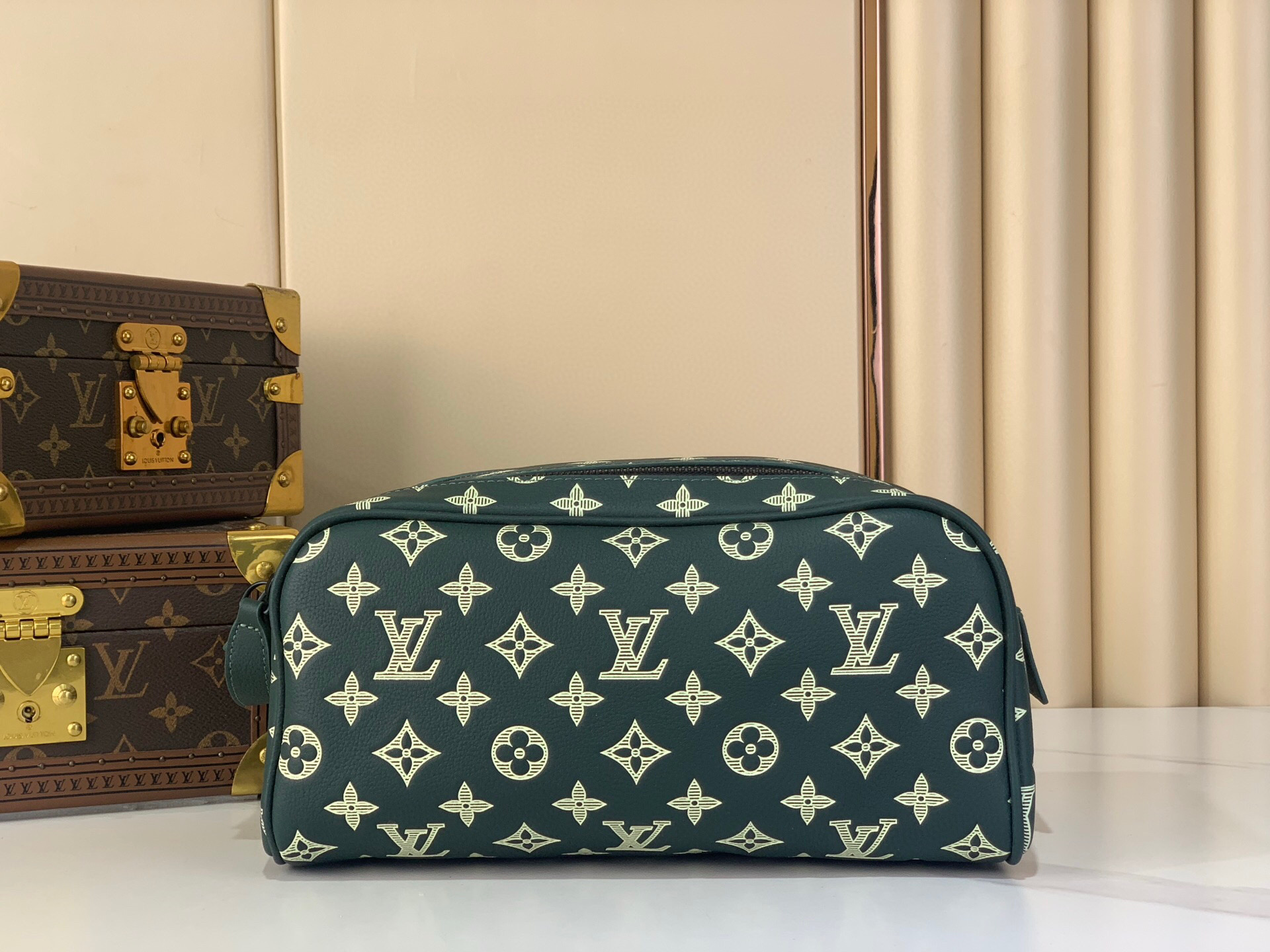 LV Style Beige Leather Toiletry Bag Lookbook Reference image 1