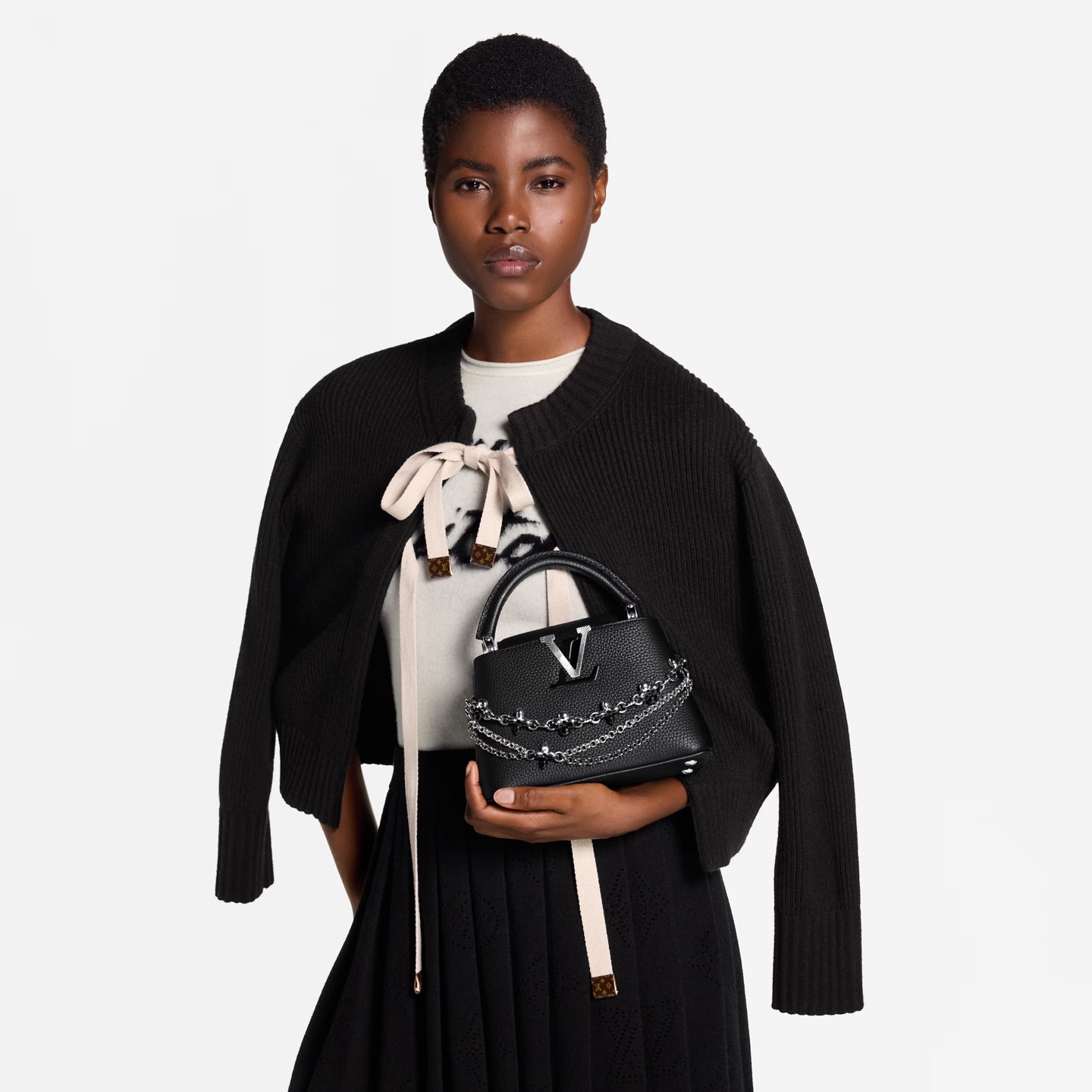 NO:602960,[Sac Caucines Mini handbag] m26351 black/three chains m27034 rose purple official website picture size 21x13.6x8 cm 019123 size 17.3 x 9 x 27 cm 019133 size 20 x 11 x 31.05 cm 019138 (length x height x width),19860909【Sac Caucines Mini手袋】m26351 黑色/三链 m27034 玫紫色 官网图 尺寸21x13.6x8厘米 019123 尺寸17.3 x 9 x 27 cm 019133 尺寸20 x 11 x 31.05 厘米 019138（长度x高度x宽度）,,Bag