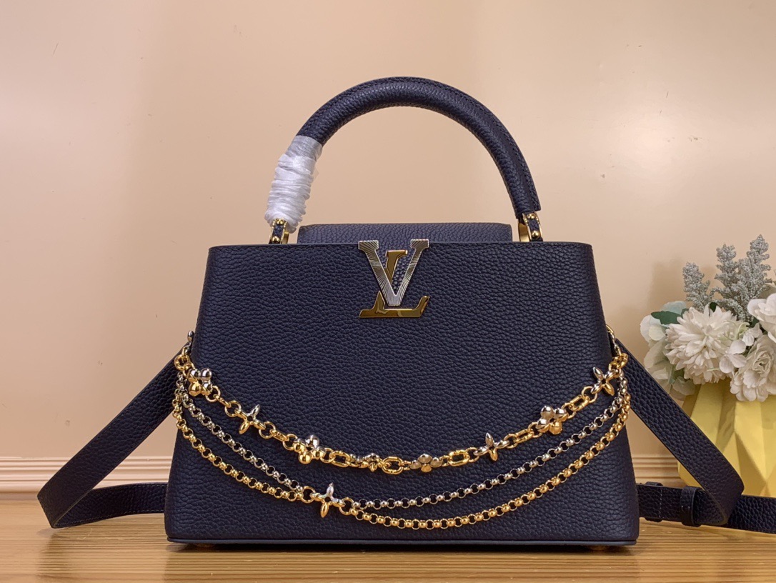 NO:602963,Top original order [Sac Caucines medium handbag] m26351 black/three chains m27034 rose purple This latest version of the Caucines medium bag is decorated with Infinity inspired by the world of jewelry  hl chain, embodying timeless sophistication, suitable for any occasion. It is made of classic black Taurillon leather, distinguished by its double galvanized metal finish, including the iconic LV initials, with sunray technology to provide a radiant effect. Equipped with a removable shoulder strap, thanks to its upper handle, it can be worn over the shoulder, crosswise or by hand. Dimensions 20 x 11 x 31.05 cm 133121450 (length x height x width), Louis Vuitton19860909顶级原单【Sac Caucines 中号手袋】m26351 黑色/三链 m27034 玫紫色 这款最新版的Caucines 中号包装饰着受珠宝世界启发的Infinity hl链,体现了永恒的精致,适合任何场合.它由经典的黑色Taurillon皮革制成,以其双镀锌金属饰面而著称,包括标志性的LV首字母缩写,采用阳光技术,以提供辐射效果.配有可拆卸的肩带,由于其上部手柄,它可以在肩上、交叉或手工完成. 尺寸20 x 11 x 31.05 厘米 133121450（长度x高度x宽度）,,louis vuitton,Bag