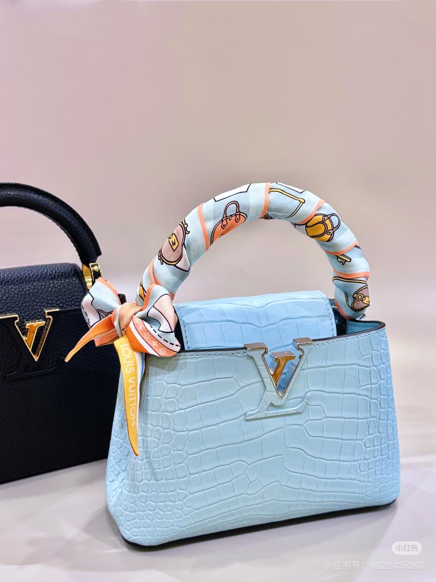 NO:622624,[Caucines mini handbag] M94227 48865 champagne gold with white/cowhide embossed crocodile pattern,,cowhide19860909【Caucines mini手袋】M94227 48865 香槟金拼白/ 牛皮压鳄鱼纹,,cowhide,Bag