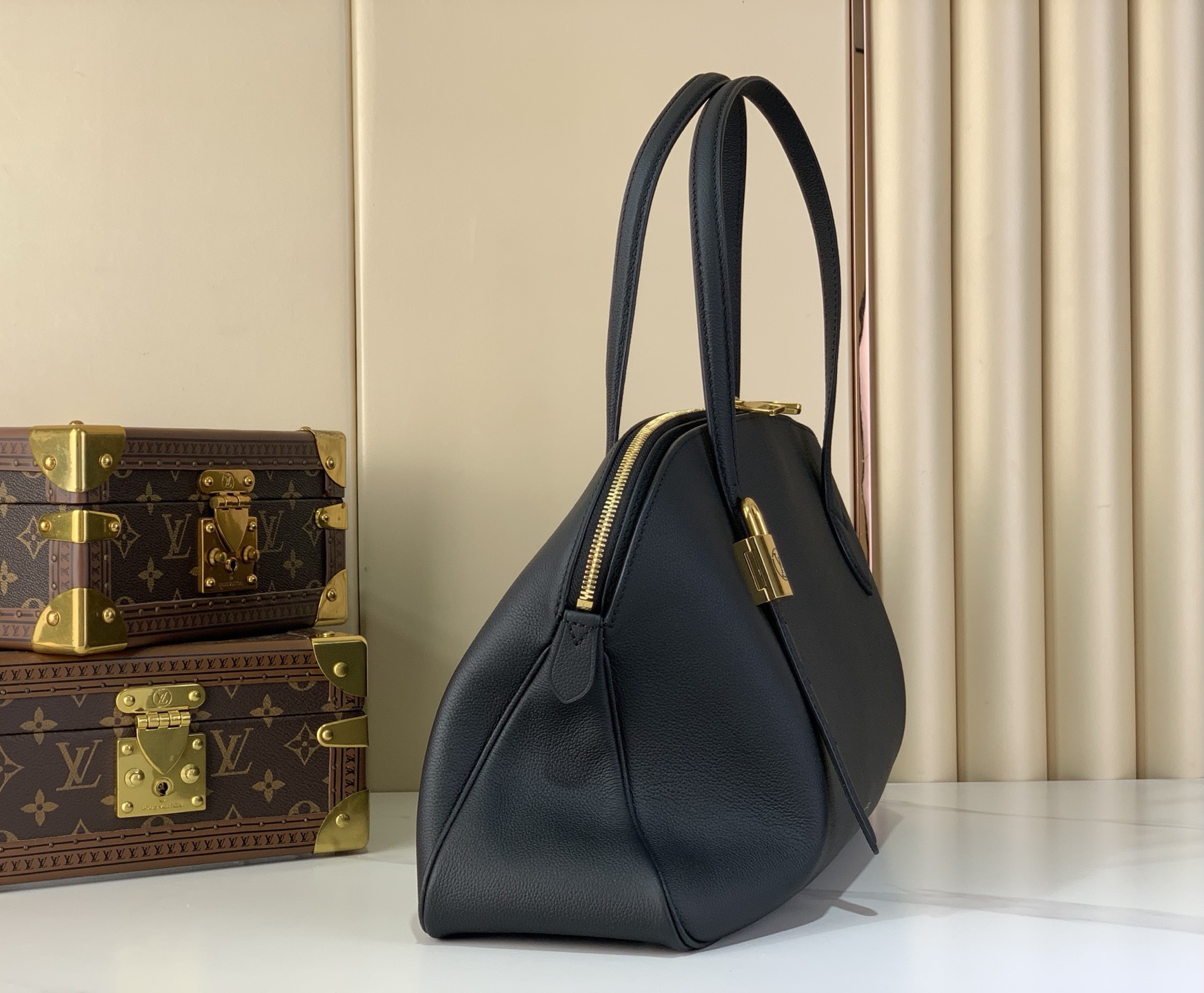 LV Style Black Leather Tote Bag Lookbook Reference image 2