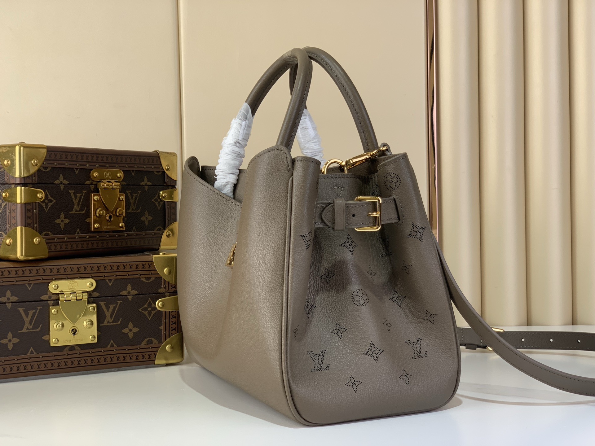 LV Style Black Leather Top Handle Bag Lookbook Reference image 2