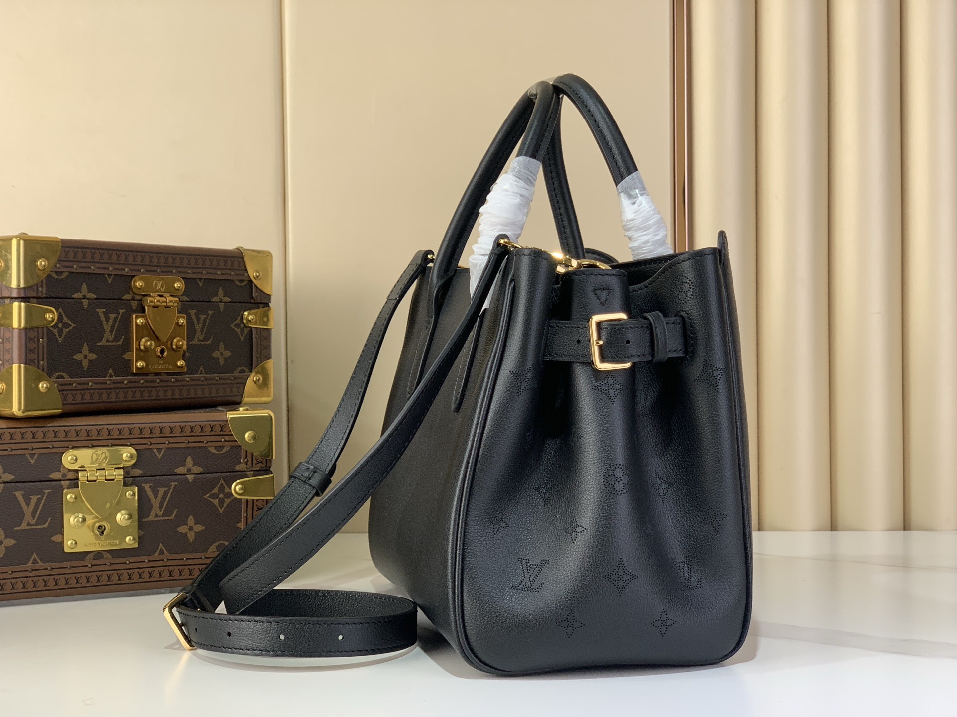 LV Style Black Leather Top Handle Bag Lookbook Reference image 2
