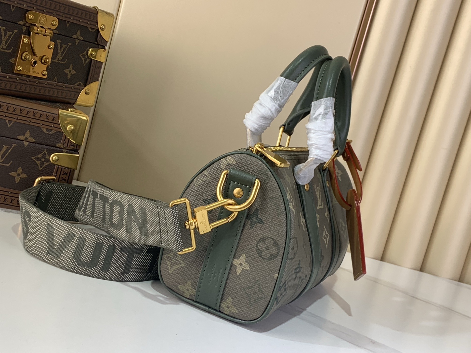 LV Style Beige Canvas Travel Bag Lookbook Reference image 2