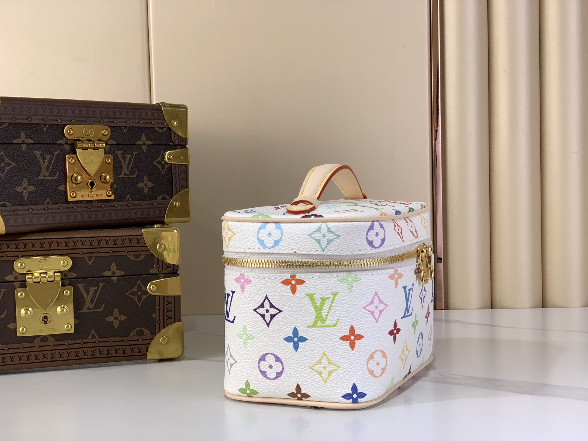 LV Style White Leather Travel Bag Lookbook Reference image 2
