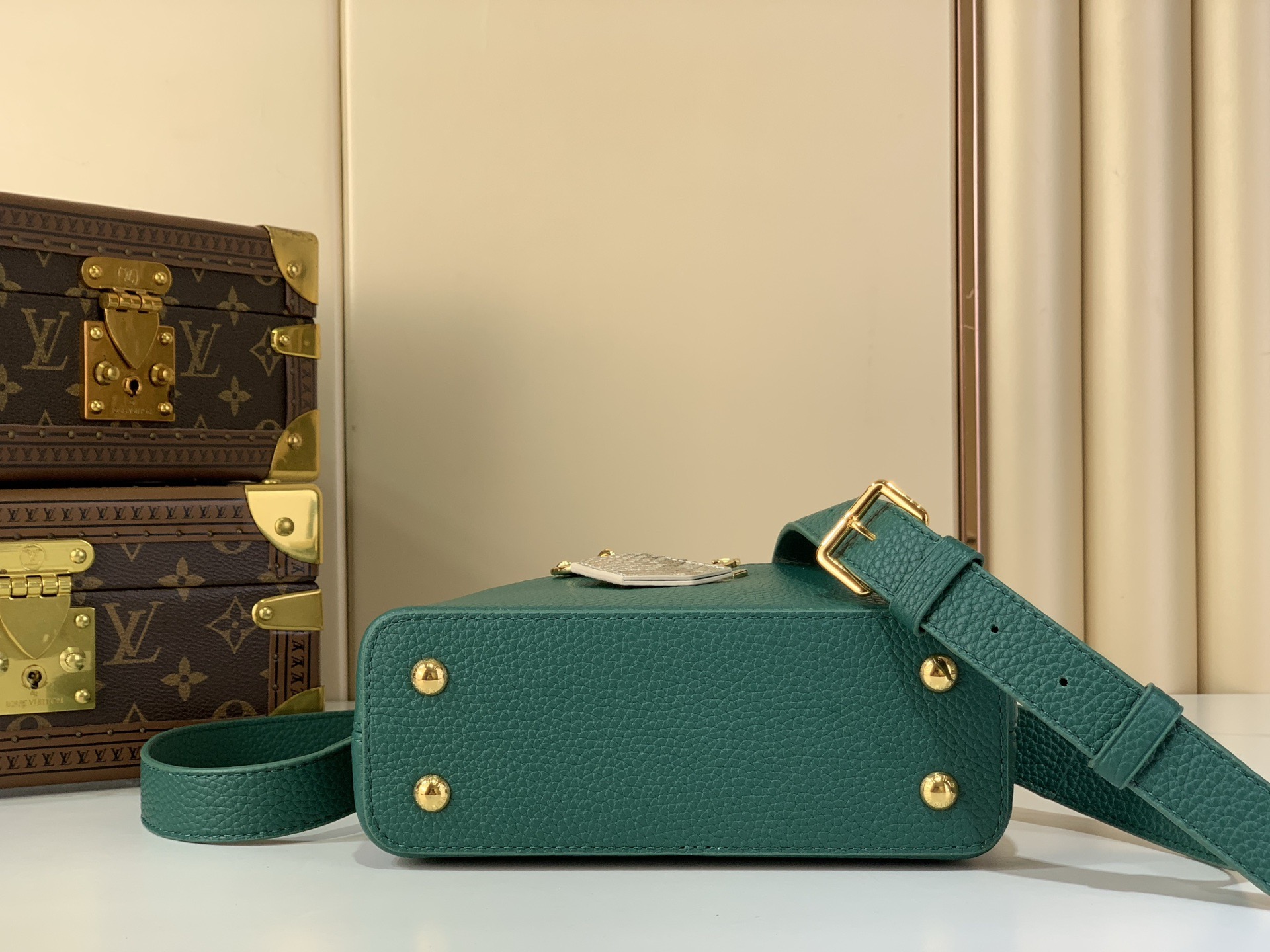 LV Style White Leather Top Handle Bag style reference detail image 4 from source 759867