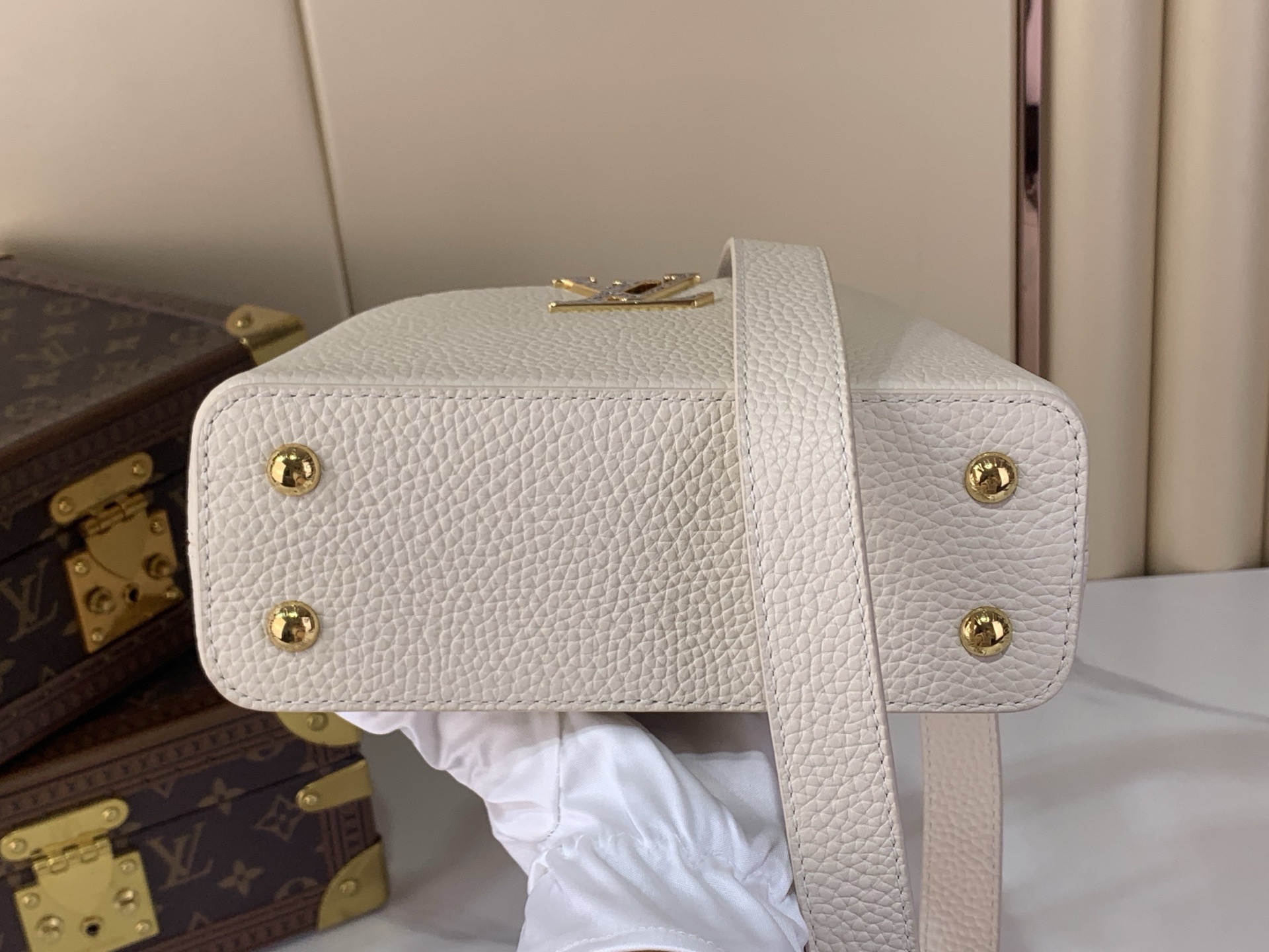 LV Style White Leather Top Handle Bag style reference detail image 4 from source 759871