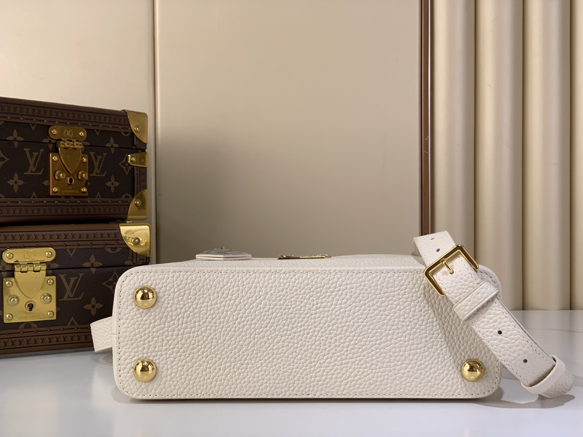 LV Style White Leather Top Handle Bag style reference detail image 4 from source 759870