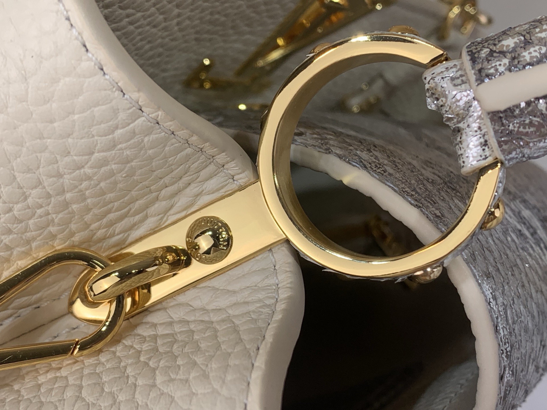LV Style White Leather Top Handle Bag style reference detail image 7 from source 759870