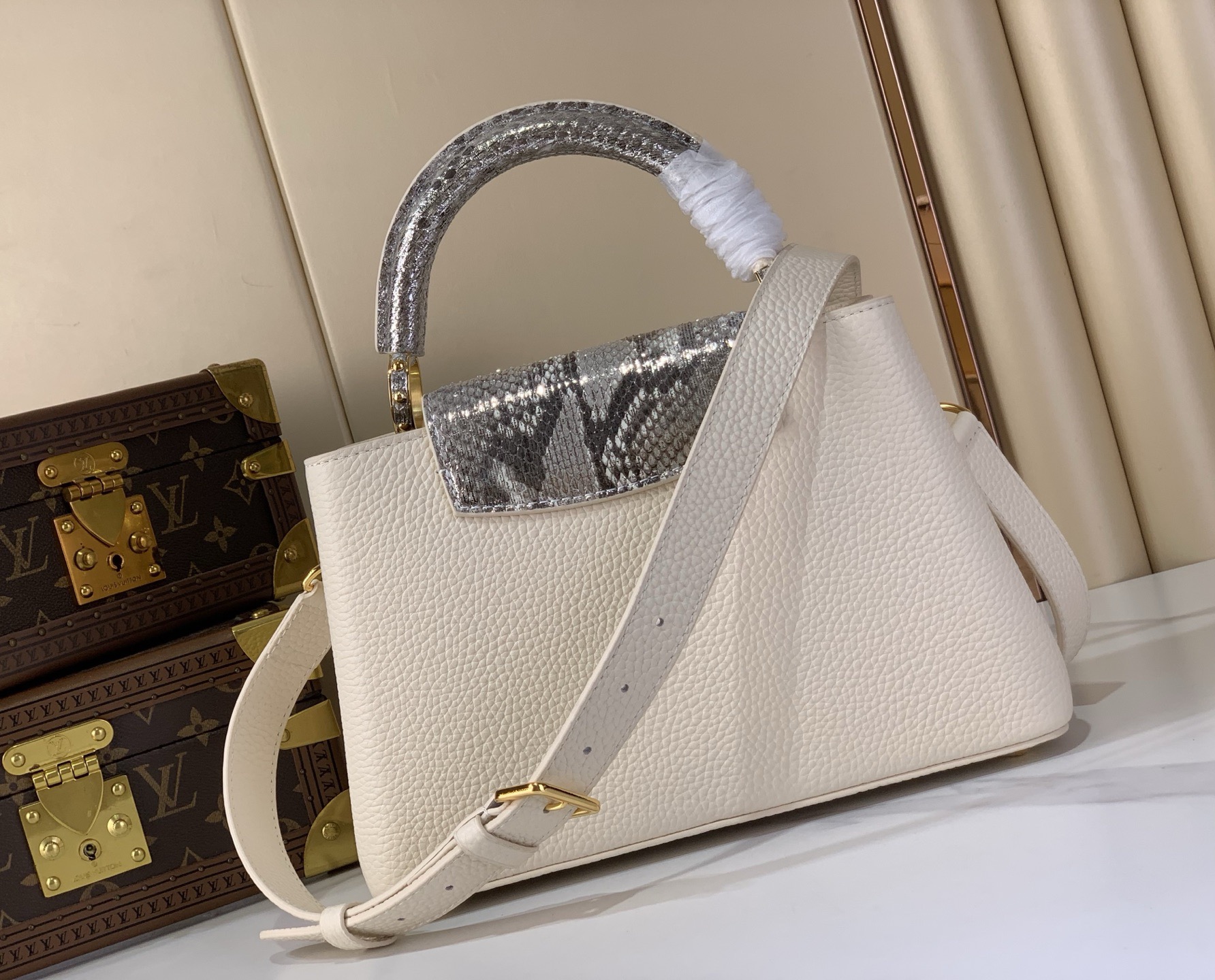 LV Style White Leather Top Handle Bag style reference detail image 3 from source 759870