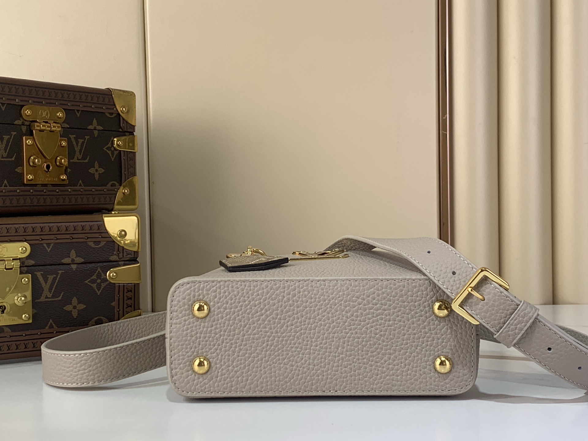 LV Style White Leather Top Handle Bag style reference detail image 4 from source 759873