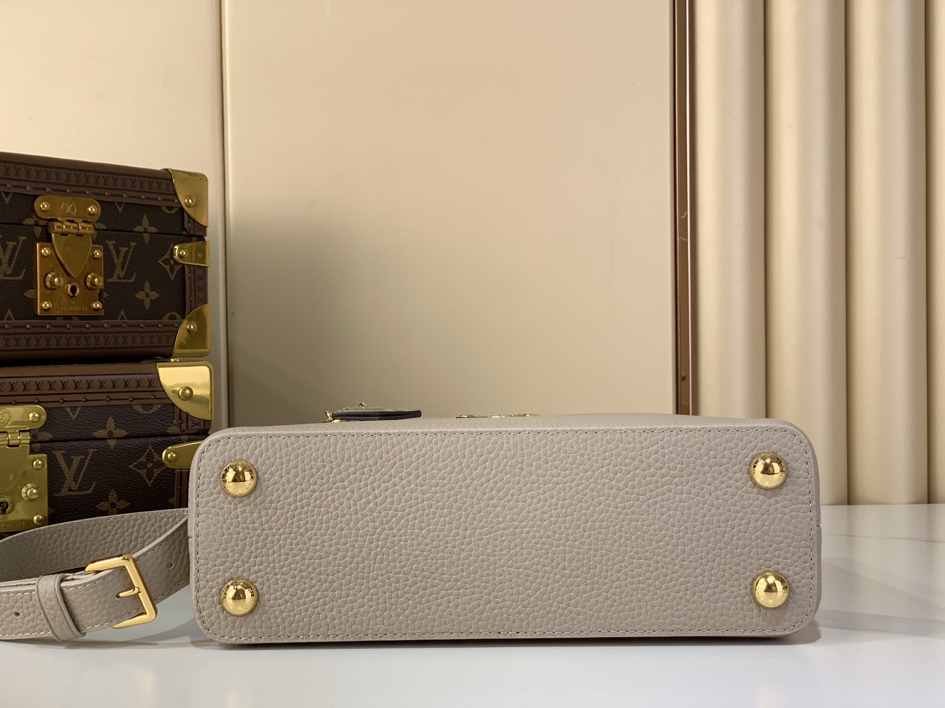 LV Style White Leather Top Handle Bag style reference detail image 4 from source 759872