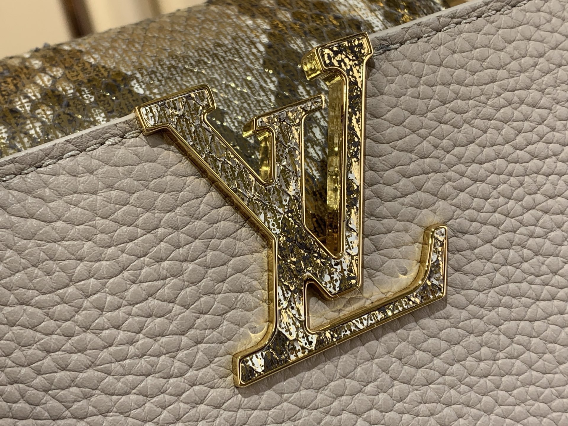 LV Style White Leather Top Handle Bag style reference detail image 5 from source 759872