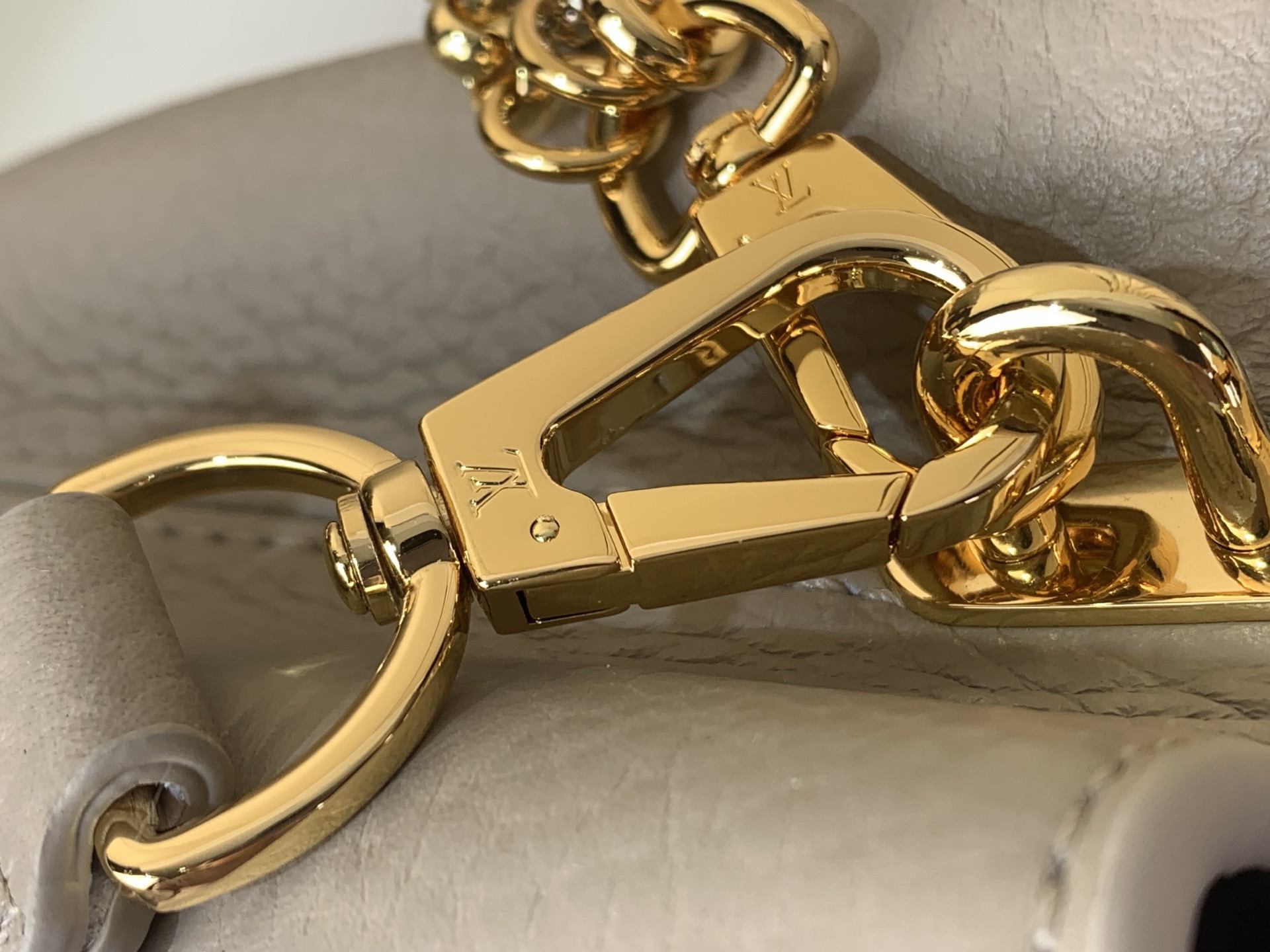 LV Style Beige Leather Top Handle Bag style reference detail image 6 from source 759855