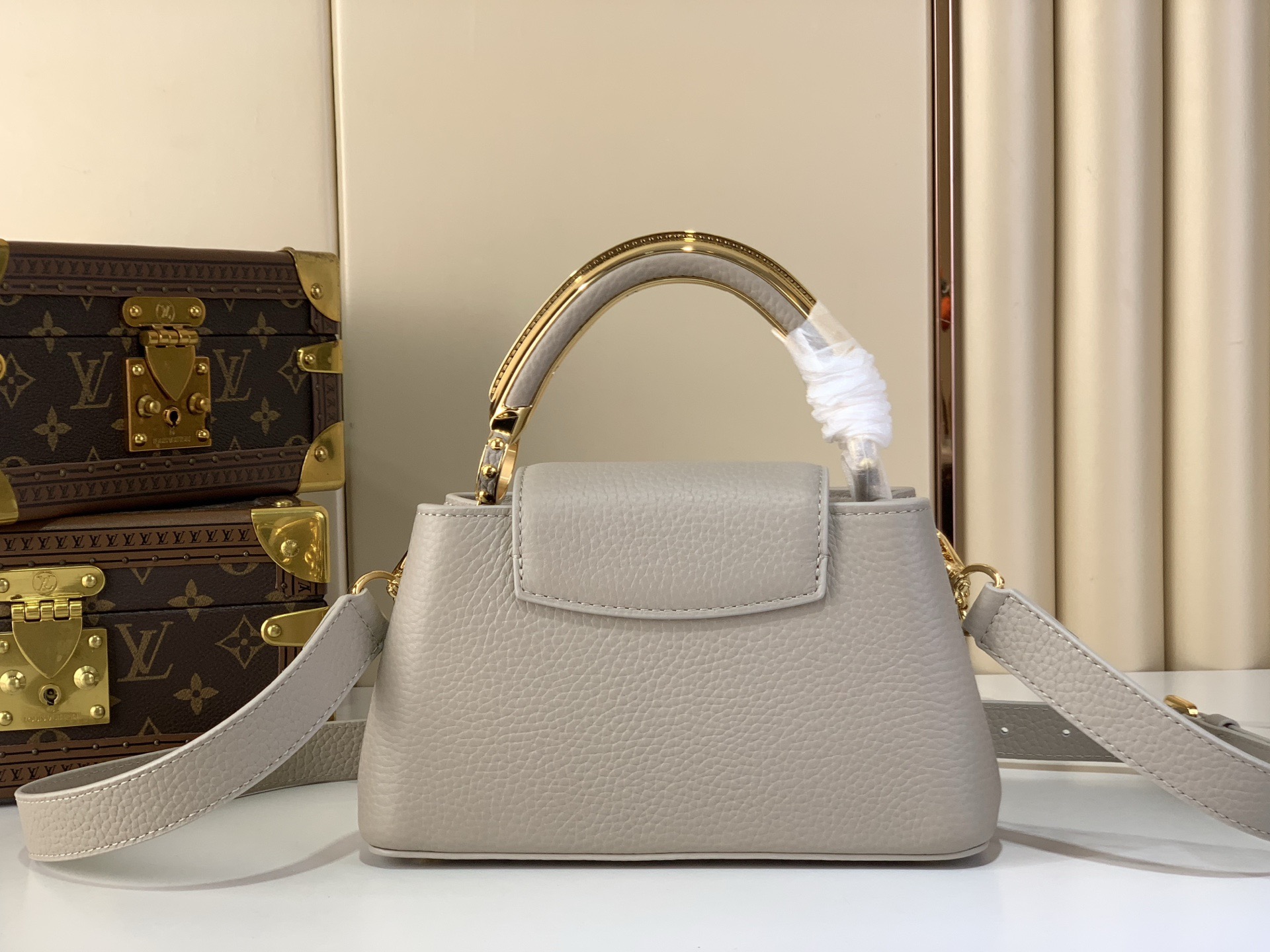 LV Style Beige Leather Top Handle Bag style reference detail image 3 from source 759855