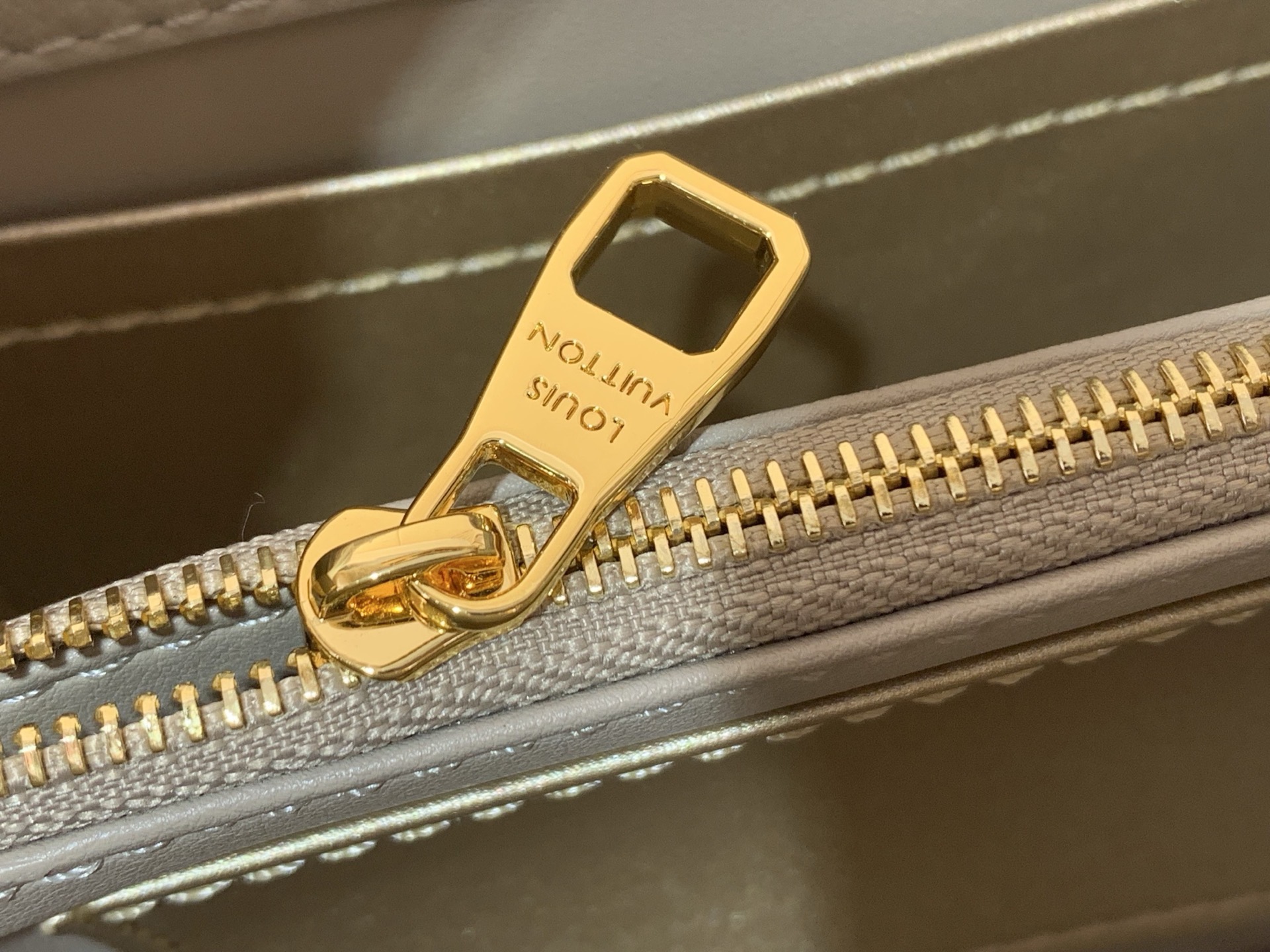 LV Style Beige Leather Top Handle Bag style reference detail image 9 from source 759855