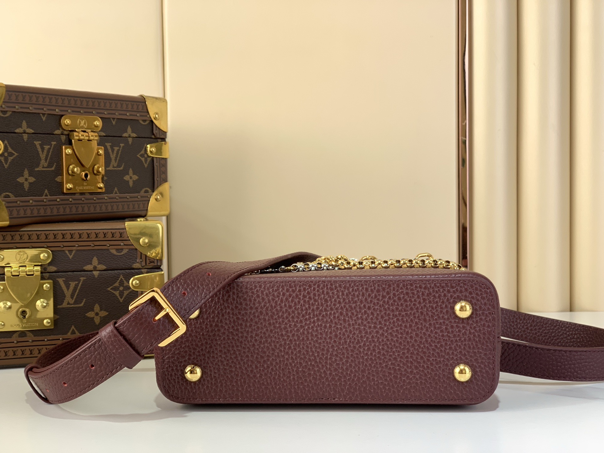 LV Style Beige Leather Top Handle Bag style reference detail image 4 from source 759859