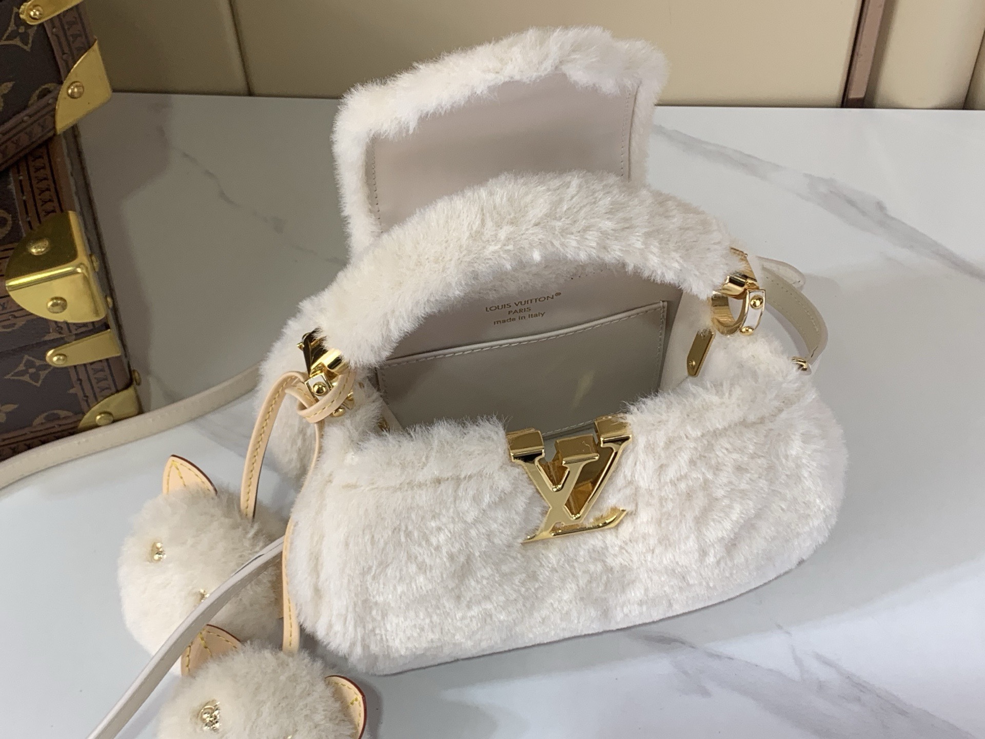 LV Style Beige Leather Top Handle Bag style reference detail image 9 from source 759907