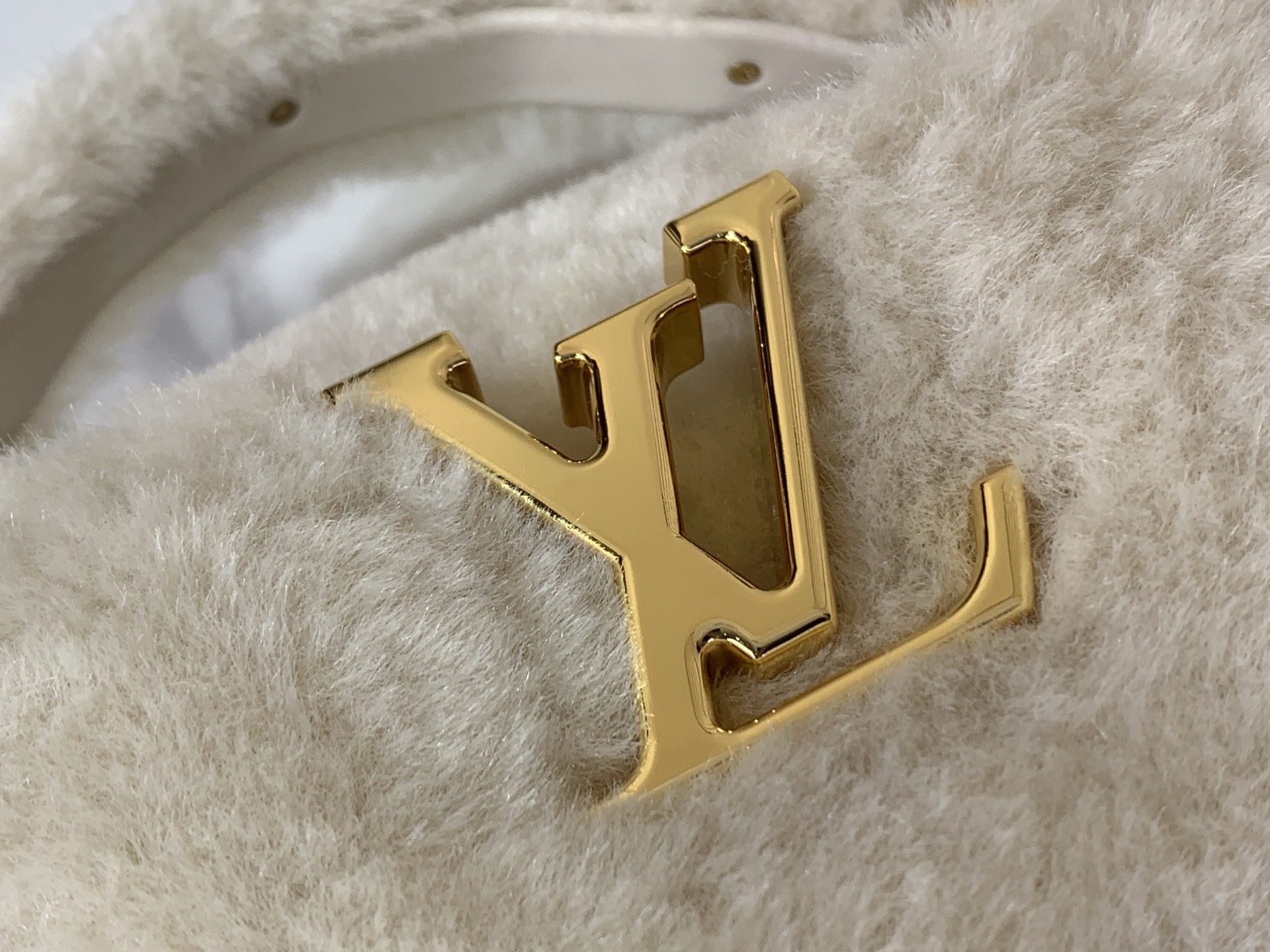 LV Style Beige Leather Top Handle Bag style reference detail image 5 from source 759907