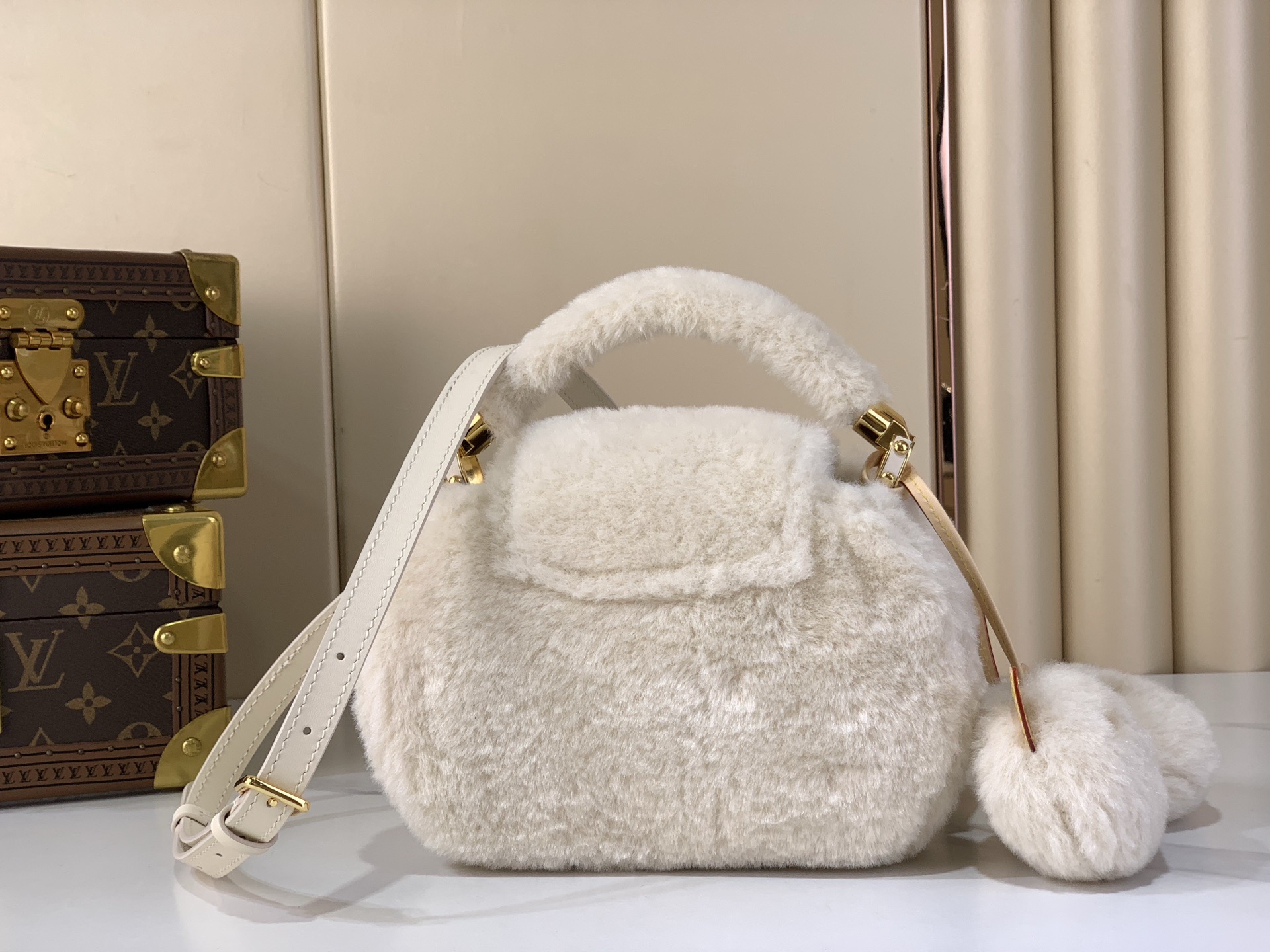 LV Style Beige Leather Top Handle Bag style reference detail image 3 from source 759907