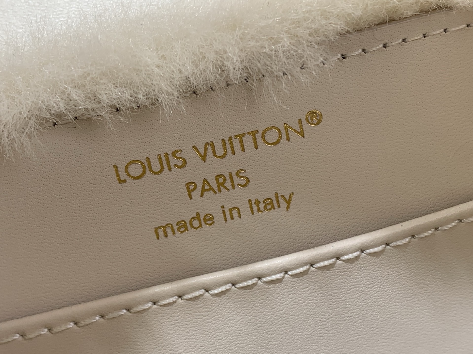 LV Style Beige Leather Top Handle Bag style reference detail image 8 from source 759907