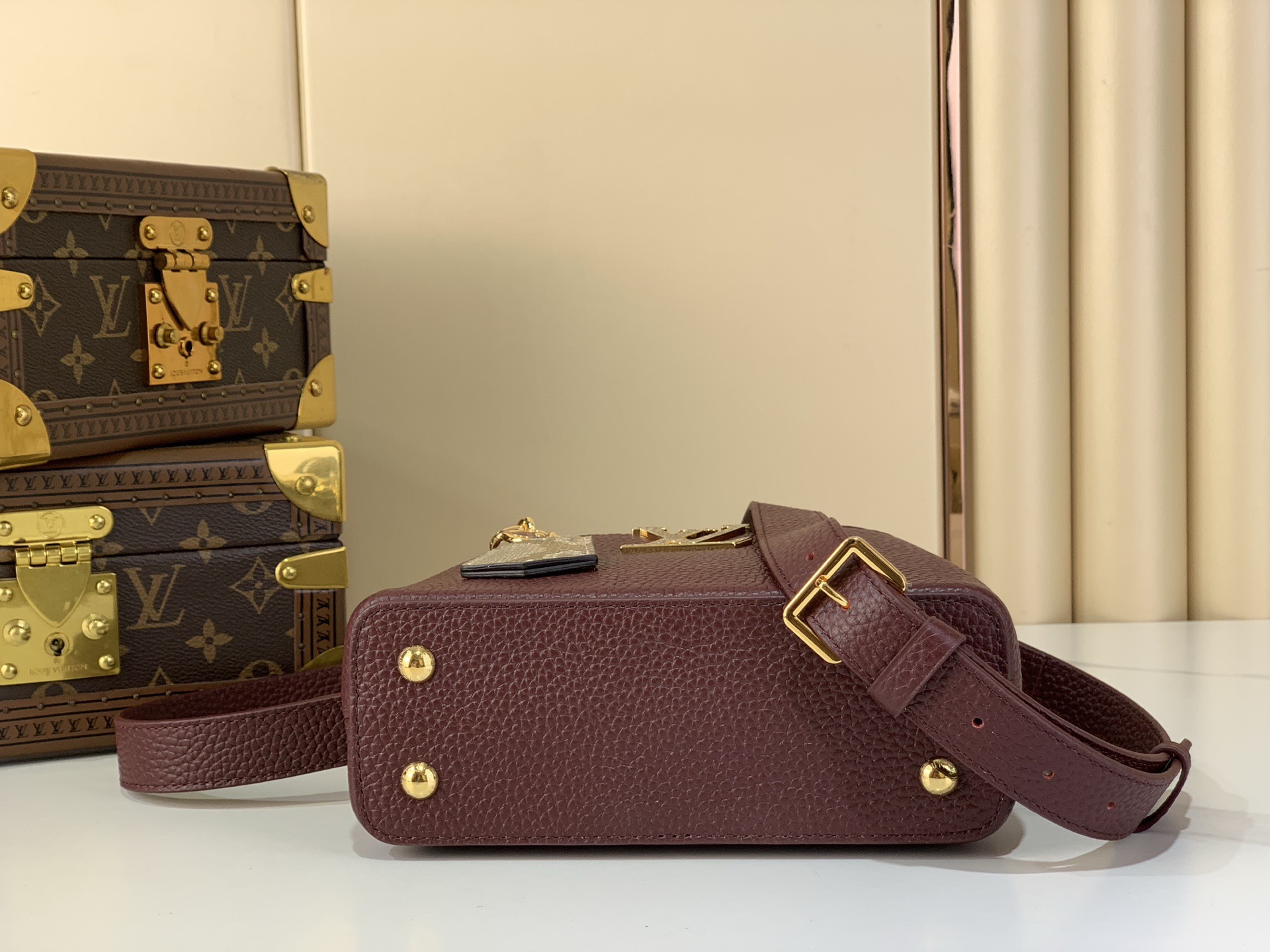 LV Style White Leather Top Handle Bag style reference detail image 4 from source 759875
