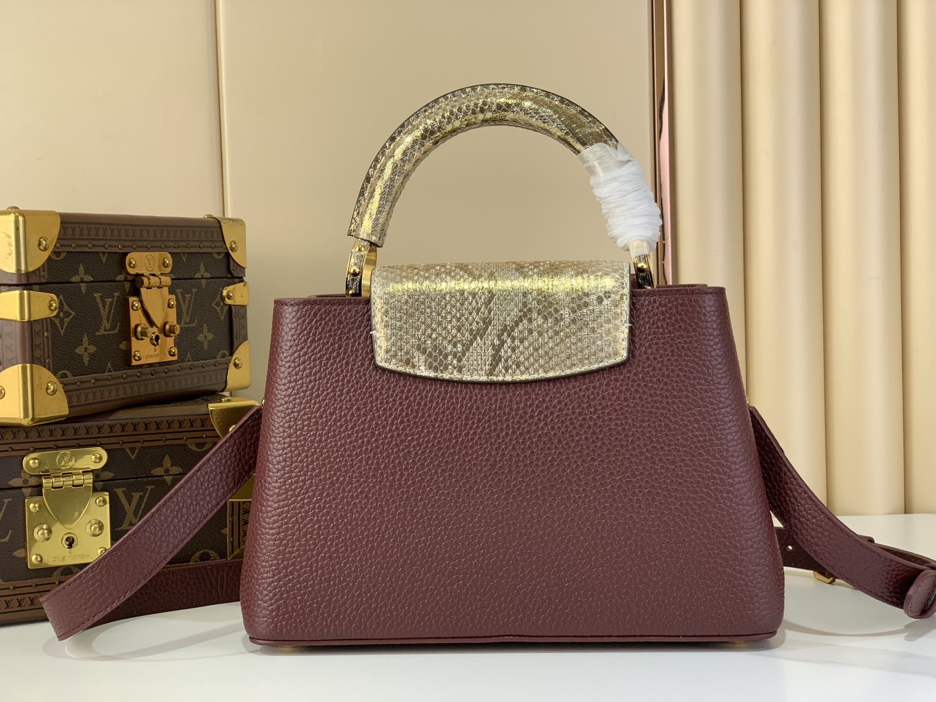 LV Style White Leather Top Handle Bag style reference detail image 3 from source 759874