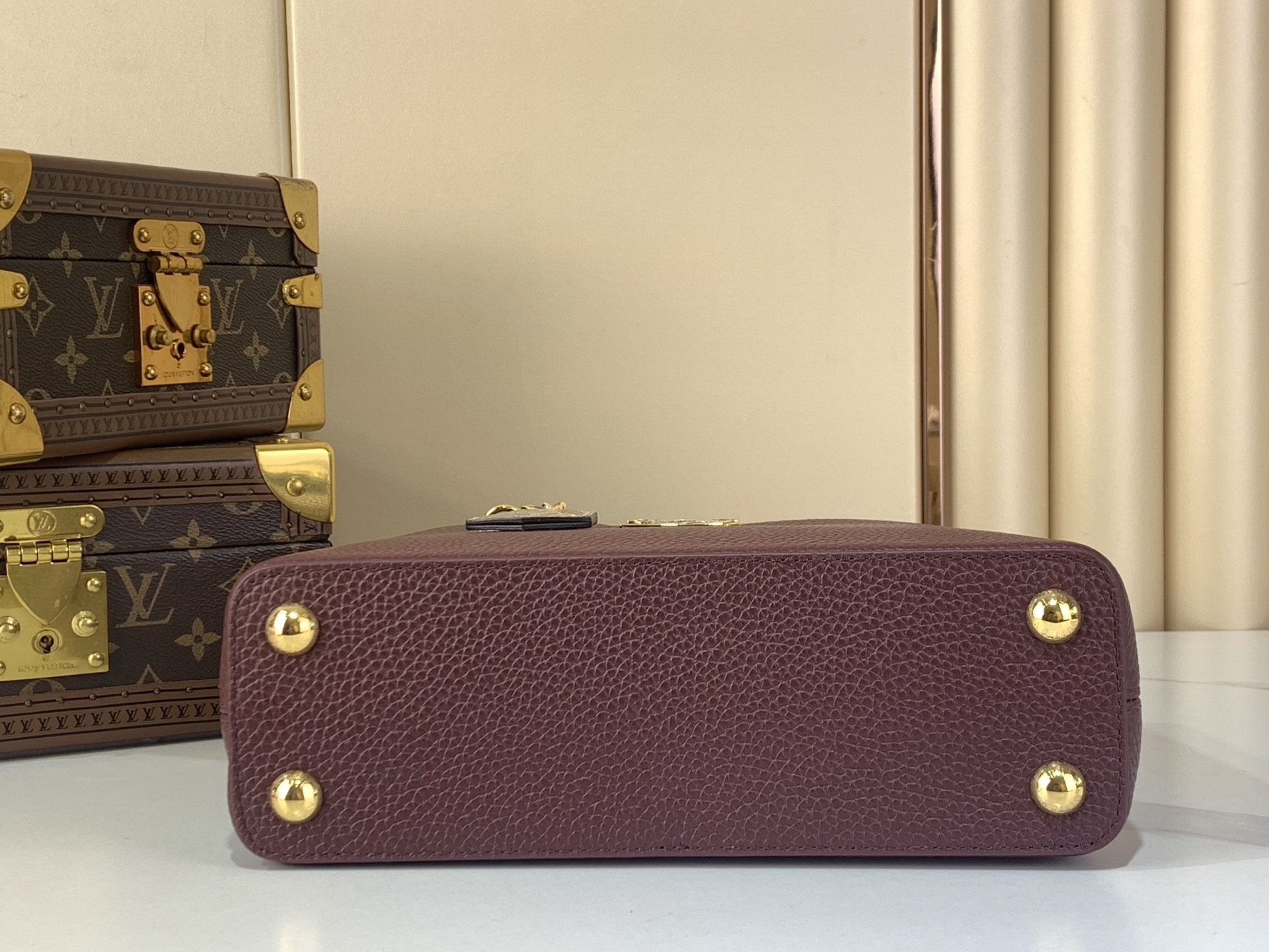 LV Style White Leather Top Handle Bag style reference detail image 4 from source 759874