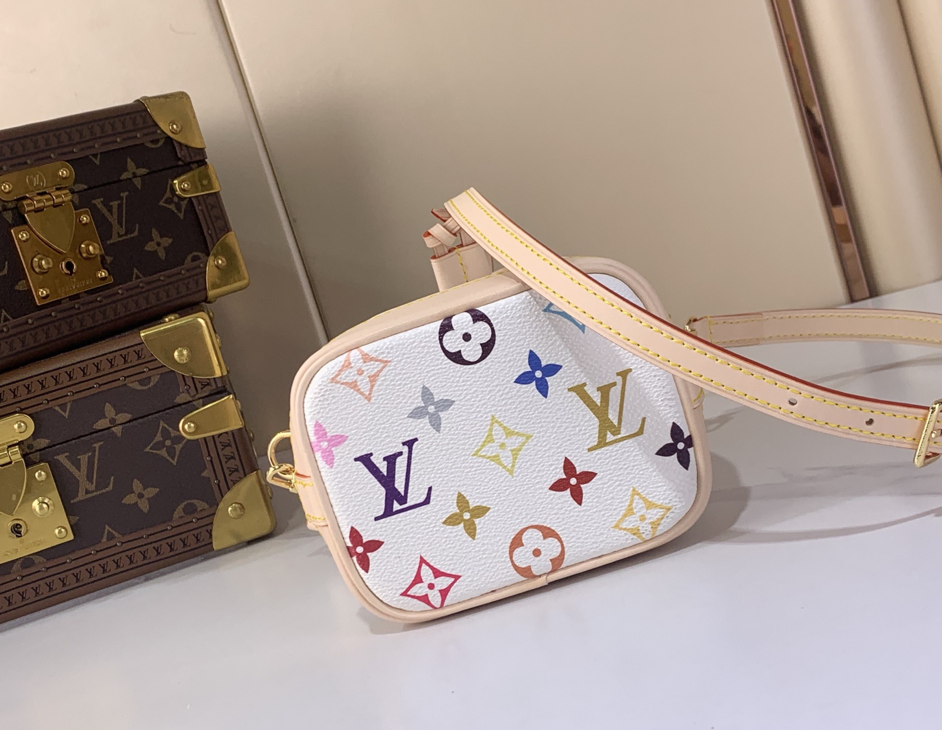 LV Style White Leather Card Holder Bags detail image 4 from source 759897