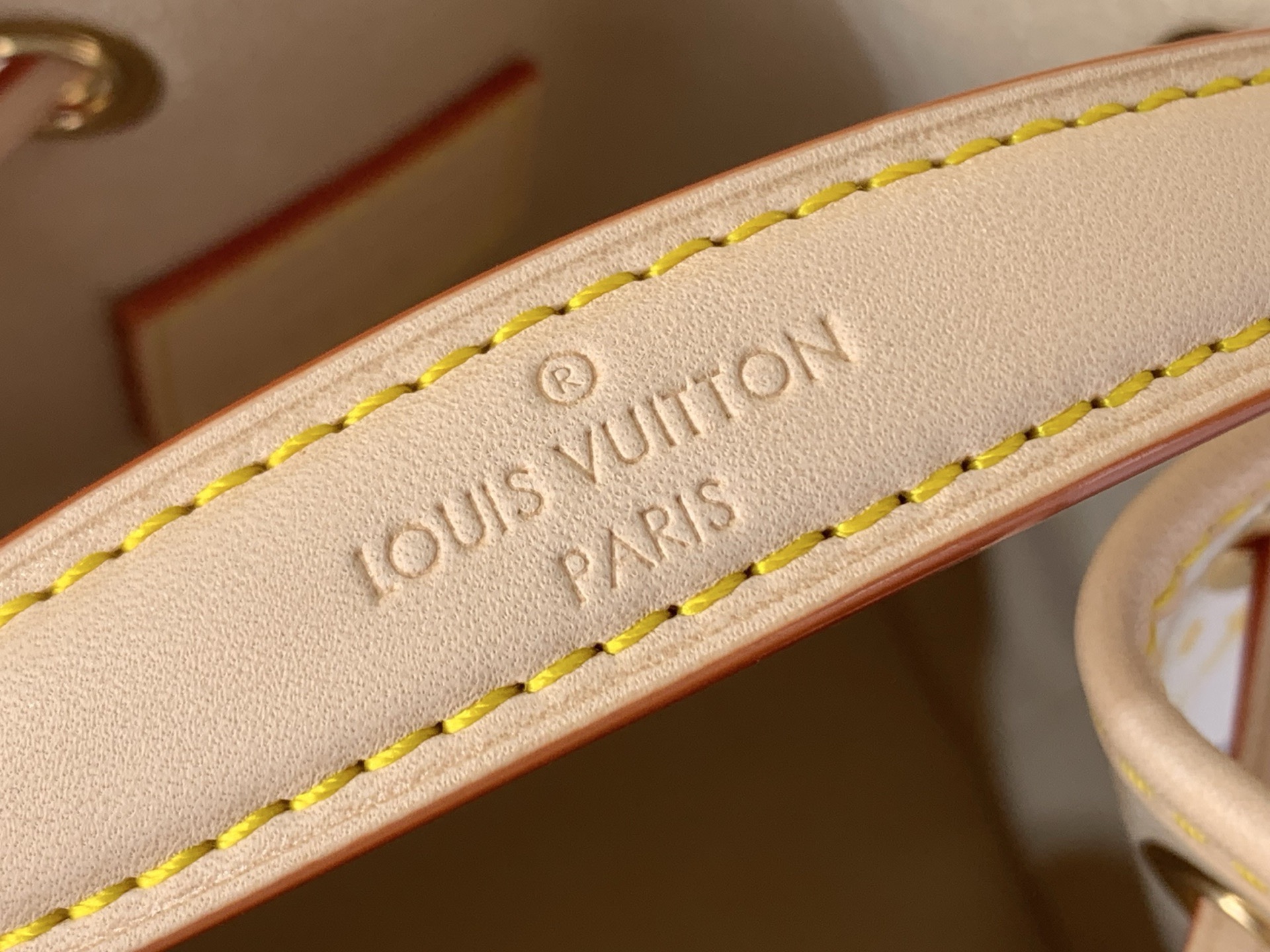 LV Style White Leather Card Holder Bags detail image 5 from source 759897