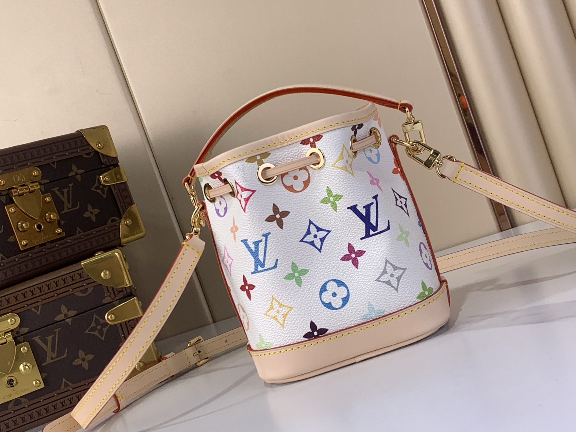 LV Style White Leather Card Holder Bags detail image 3 from source 759897