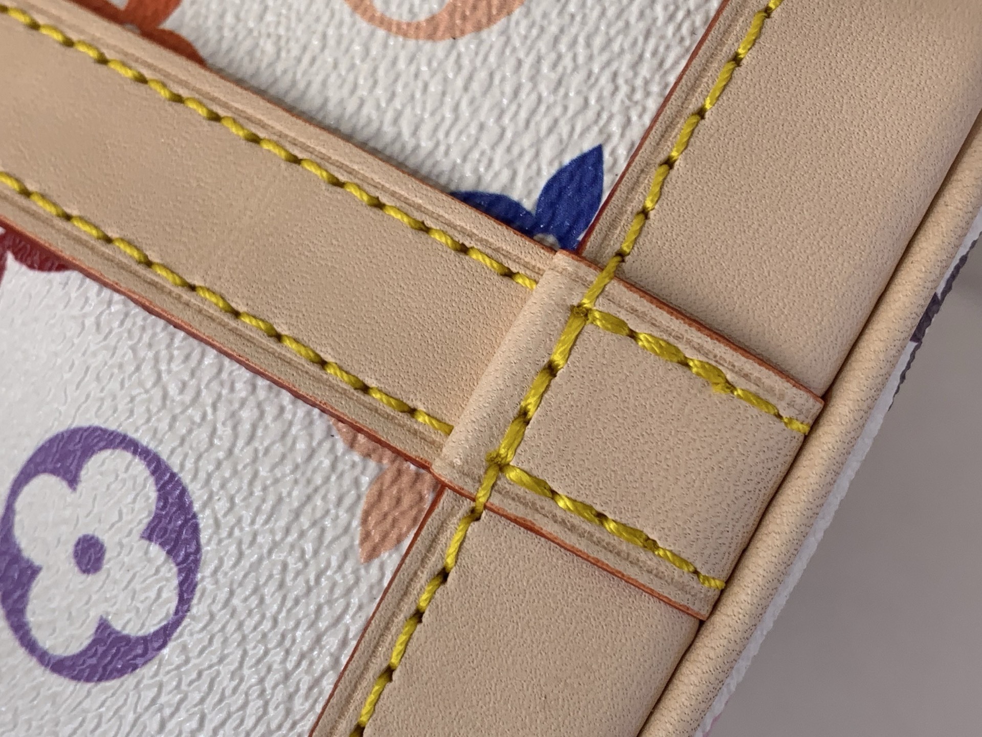 LV Style White Leather Card Holder Bags detail image 7 from source 759897