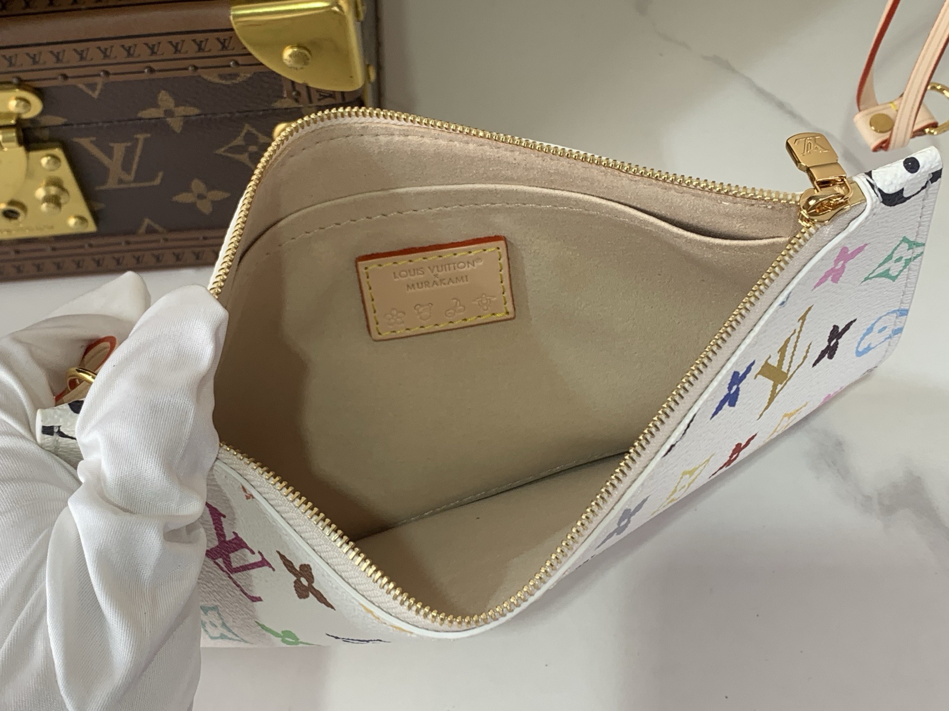 LV Style White Leather Clutch Bags Clutch detail image 5 from source 759896