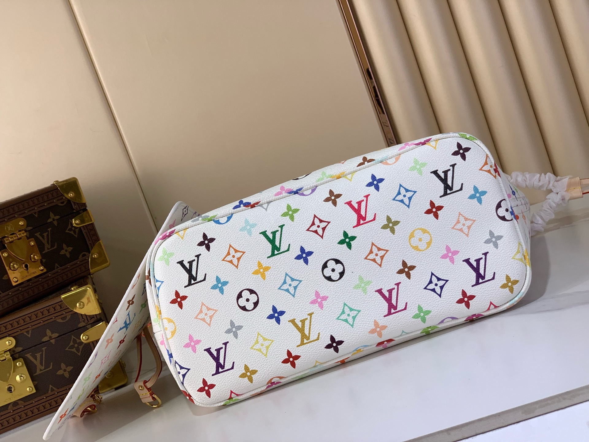LV Style White Leather Clutch Bags Clutch detail image 4 from source 759896