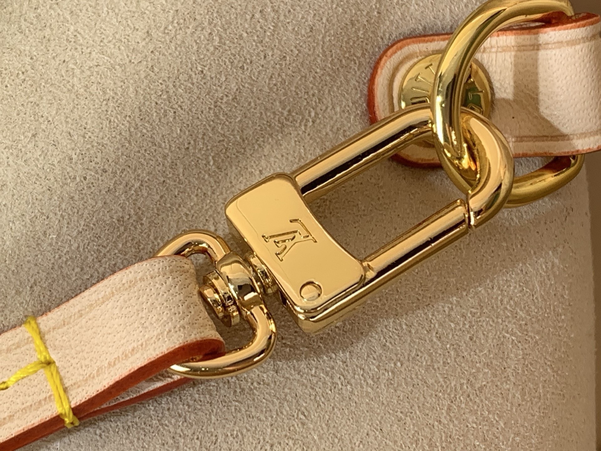 LV Style White Leather Clutch Bags Clutch detail image 7 from source 759896