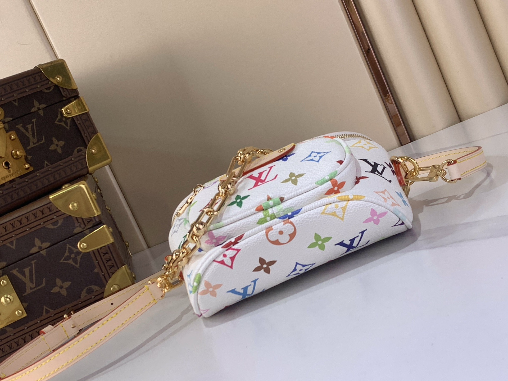 LV Style White Leather Top Handle Bag style reference detail image 4 from source 759898