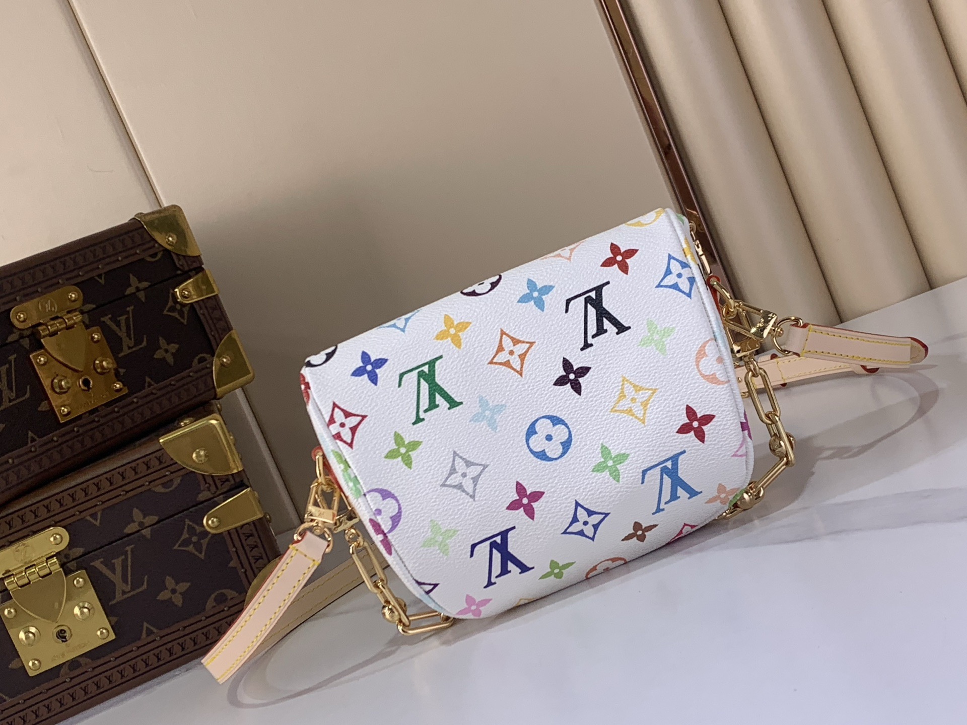 LV Style White Leather Top Handle Bag style reference detail image 3 from source 759898