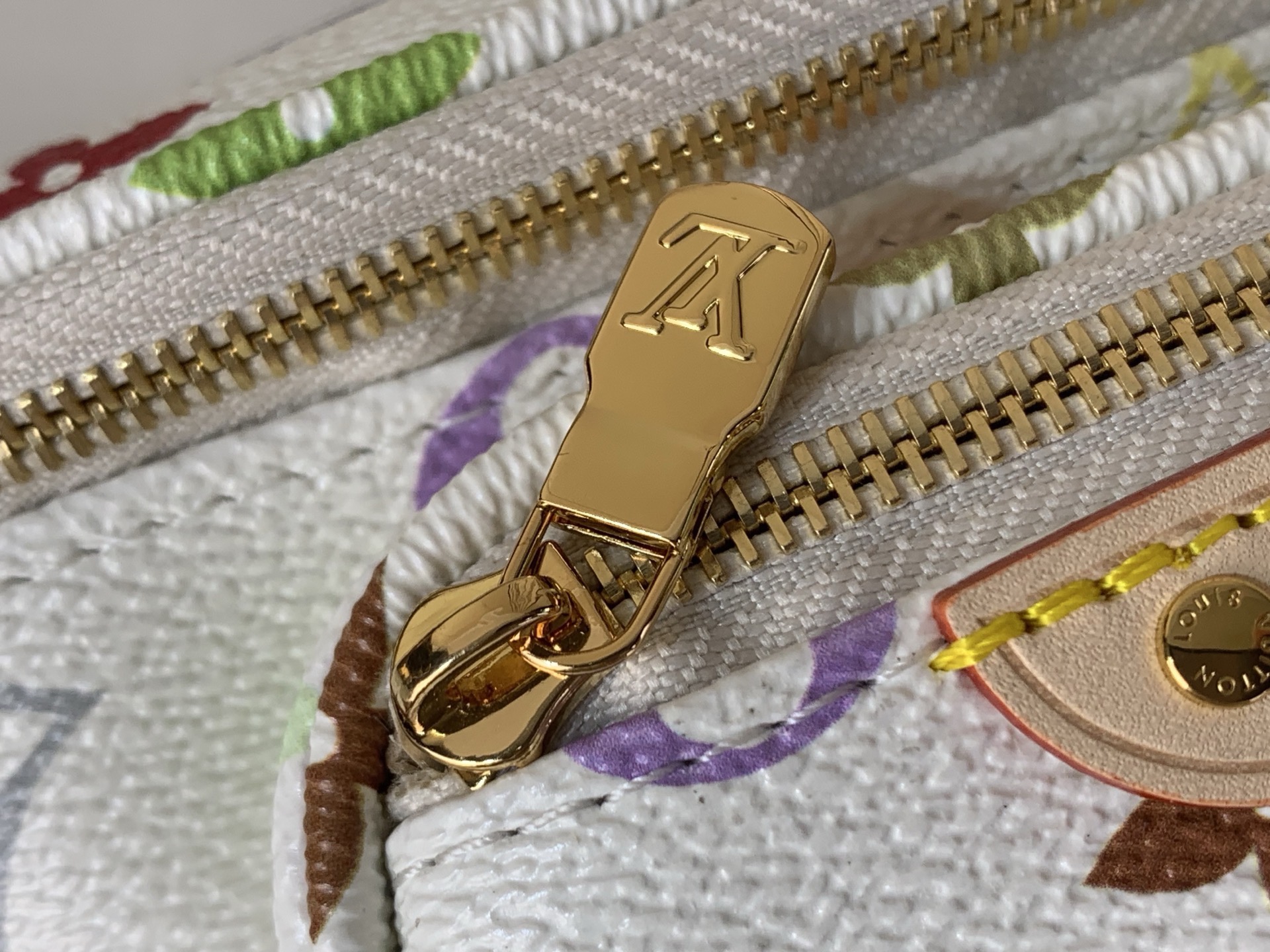 LV Style White Leather Top Handle Bag style reference detail image 7 from source 759898