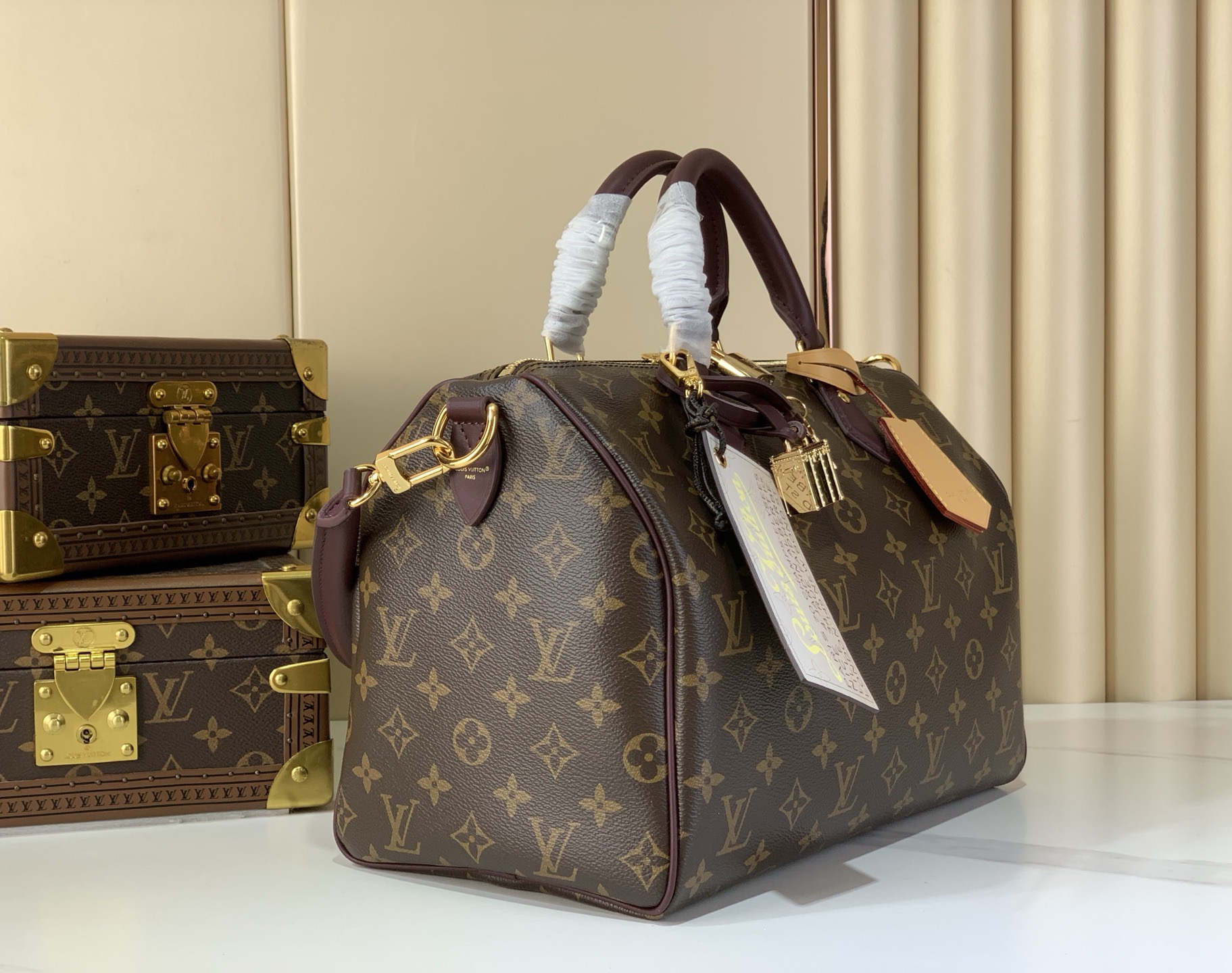 LV Style Black Leather Chain Bag Lookbook Reference image 2