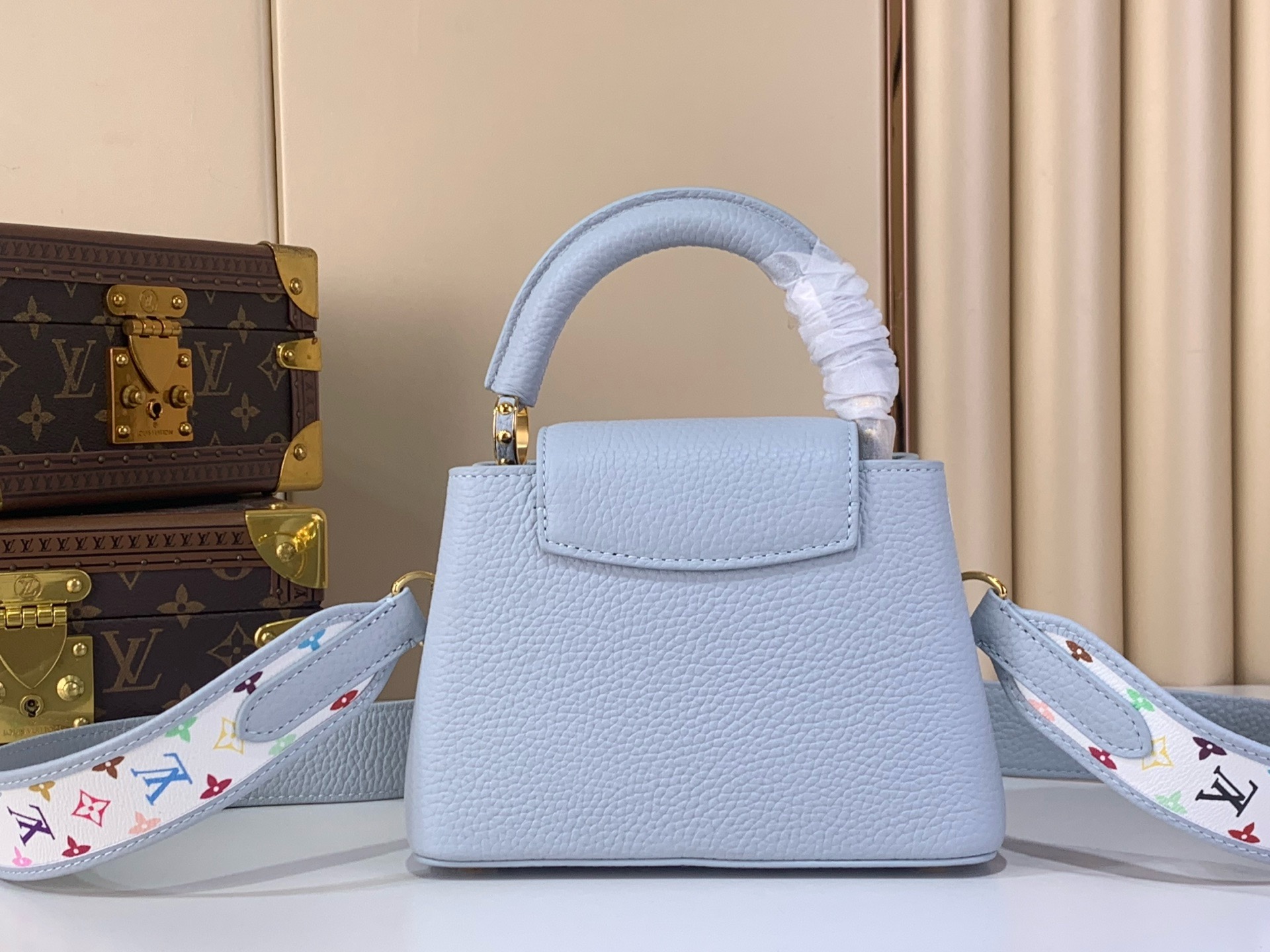 LV Style Beige Leather Top Handle Bag style reference detail image 3 from source 759926